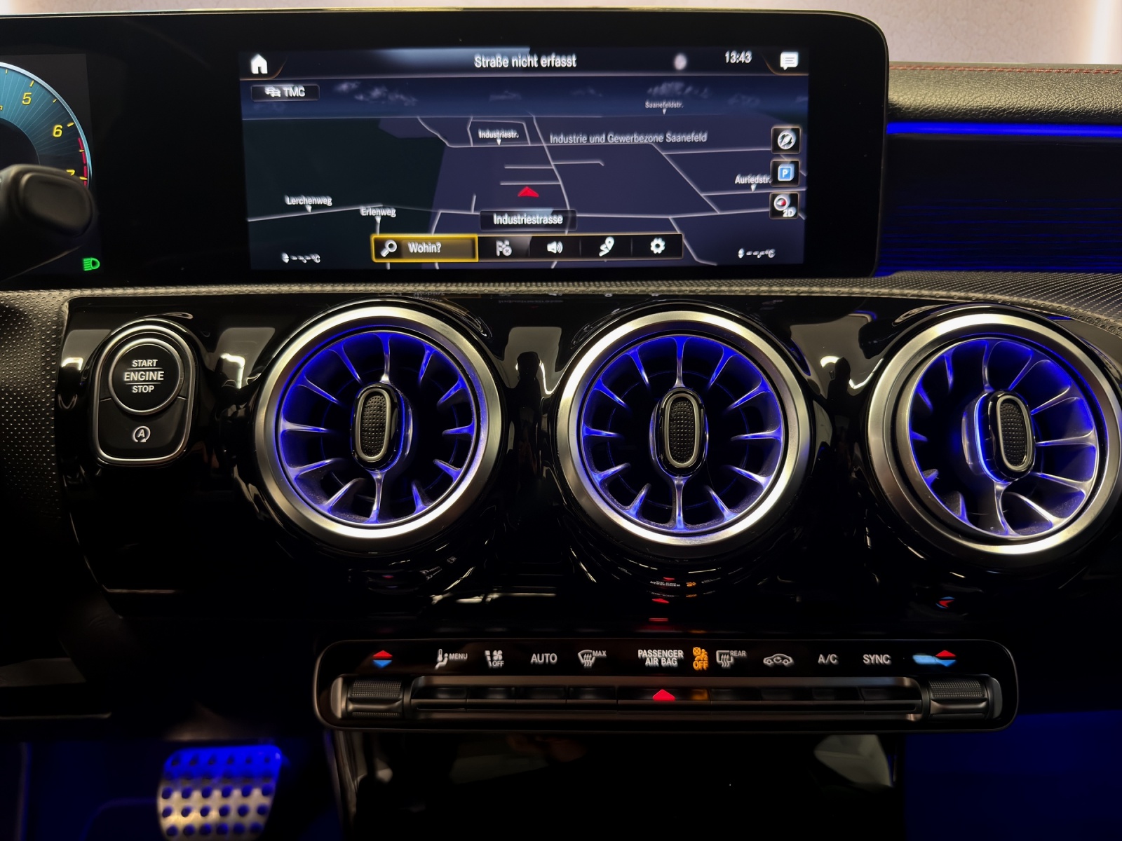MERCEDES-BENZ CLA Shooting Brake 200 AMG Line 7G-DCT-image-11