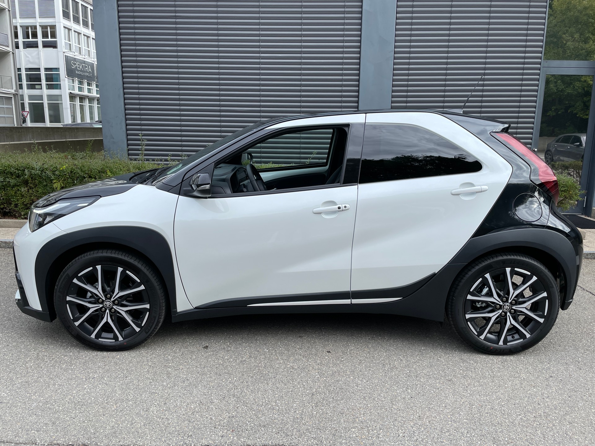 TOYOTA Aygo X 1.5 GR Sport e-CVT-image-1