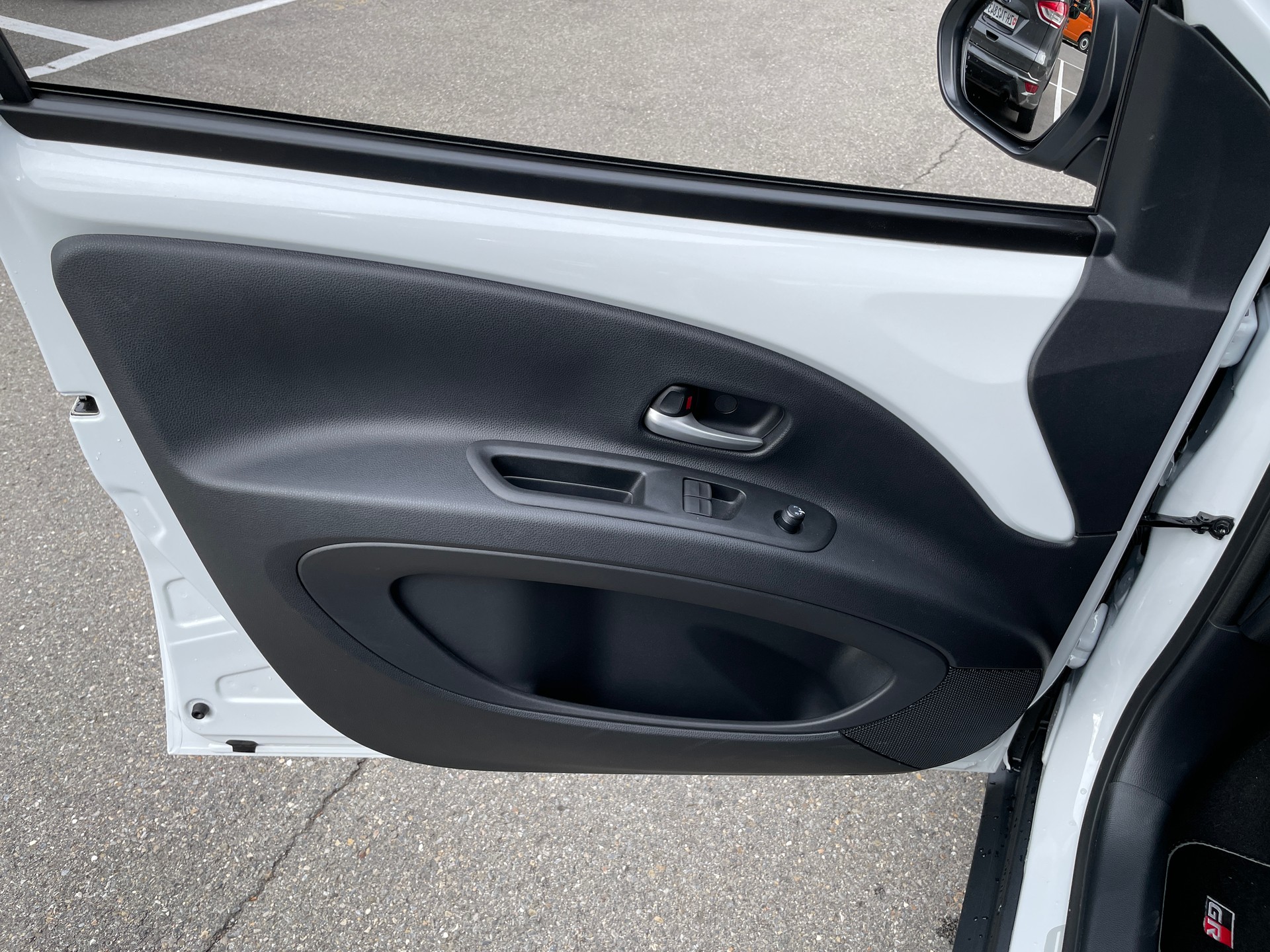 TOYOTA Aygo X 1.5 GR Sport e-CVT-image-9