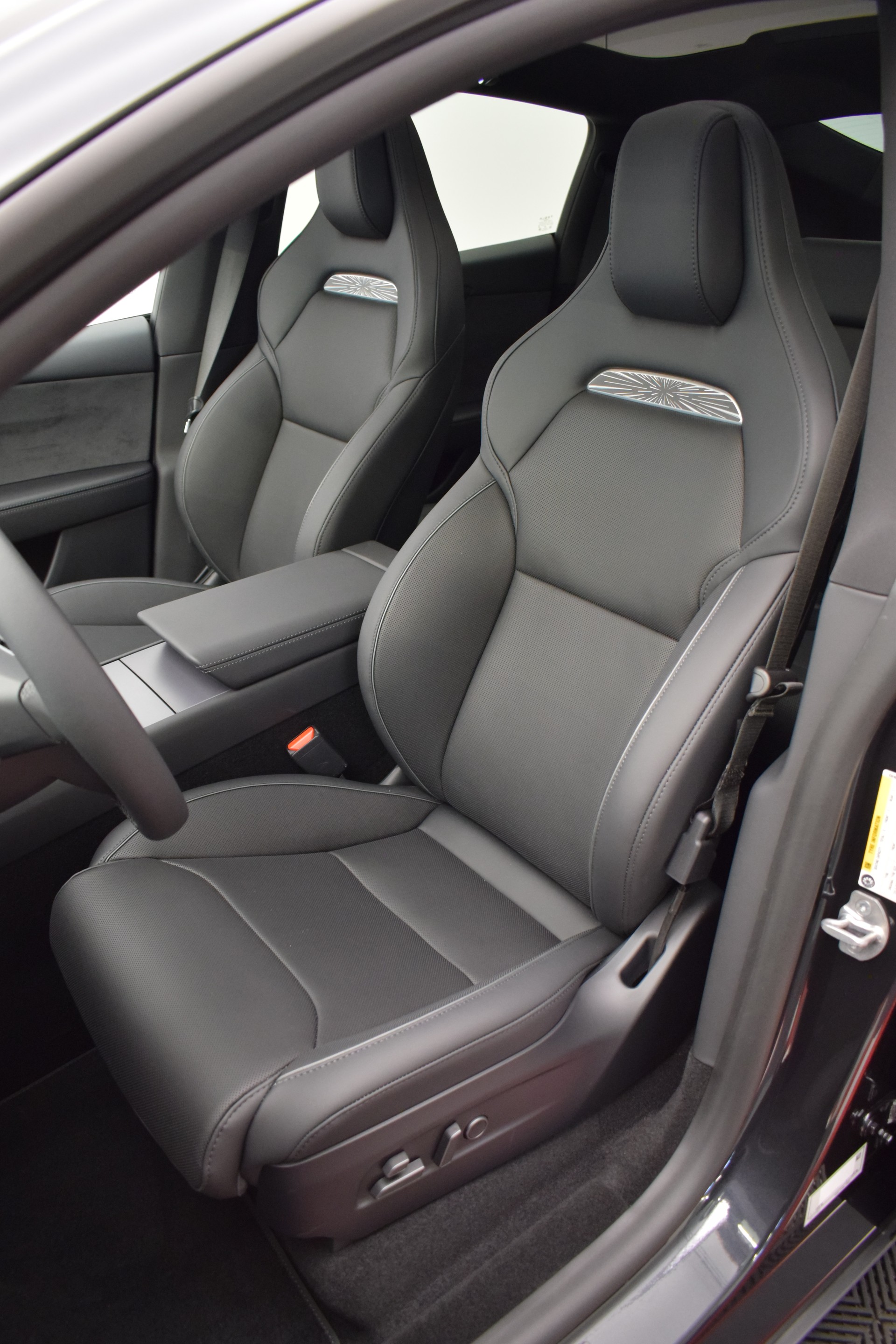 TESLA Model Y Performance AWD 626PS, Neuwagen, CH Typenschein "stealth grey"-image-15
