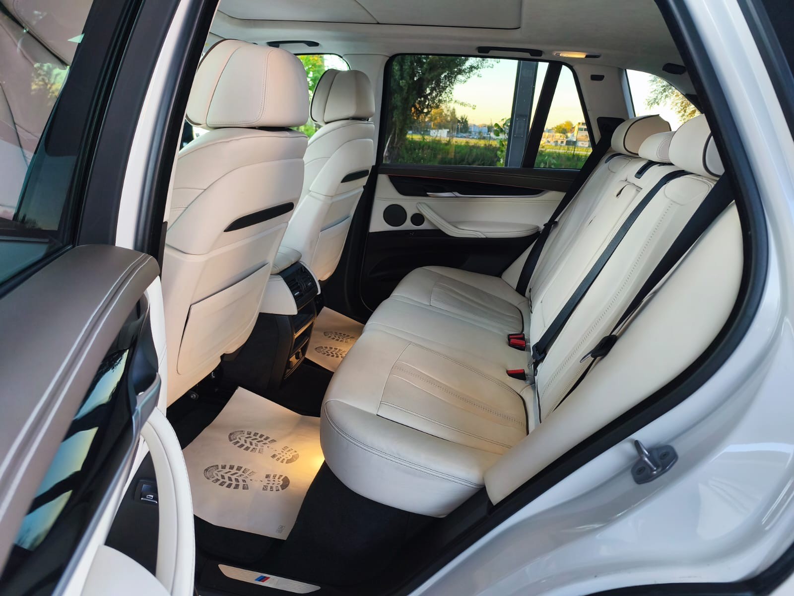 BMW X5 xDrive M50d Steptronic-image-23