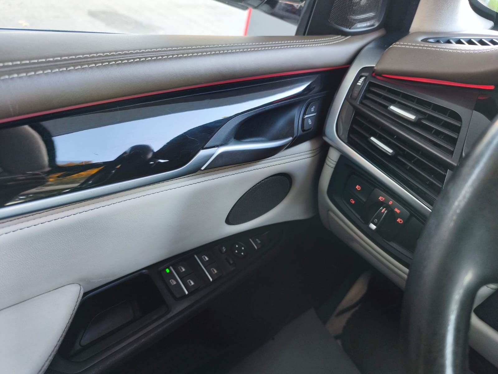 BMW X5 xDrive M50d Steptronic-image-19