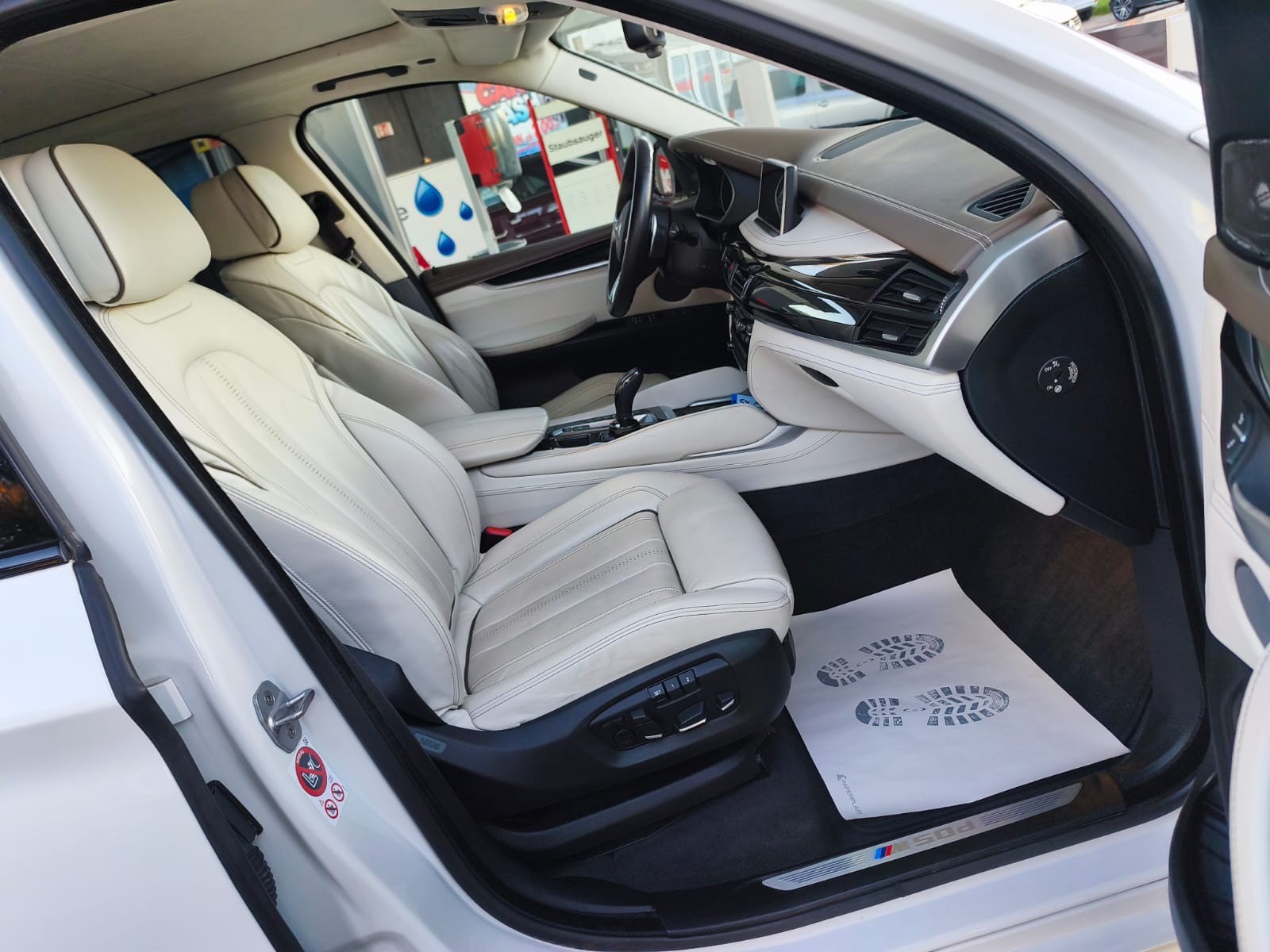 BMW X5 xDrive M50d Steptronic-image-10