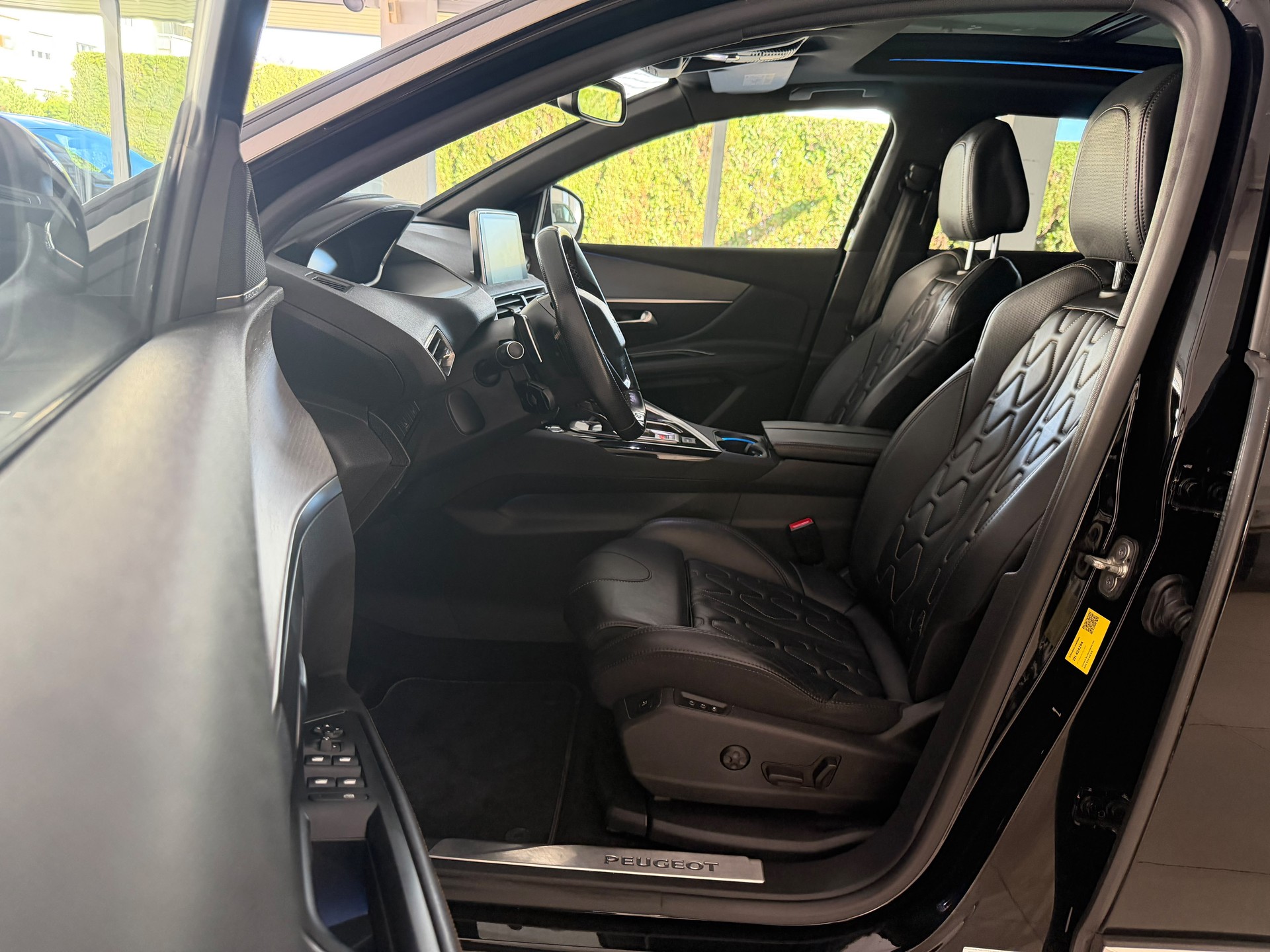 PEUGEOT 3008 2.0 BlueHDi GT EAT-image-11