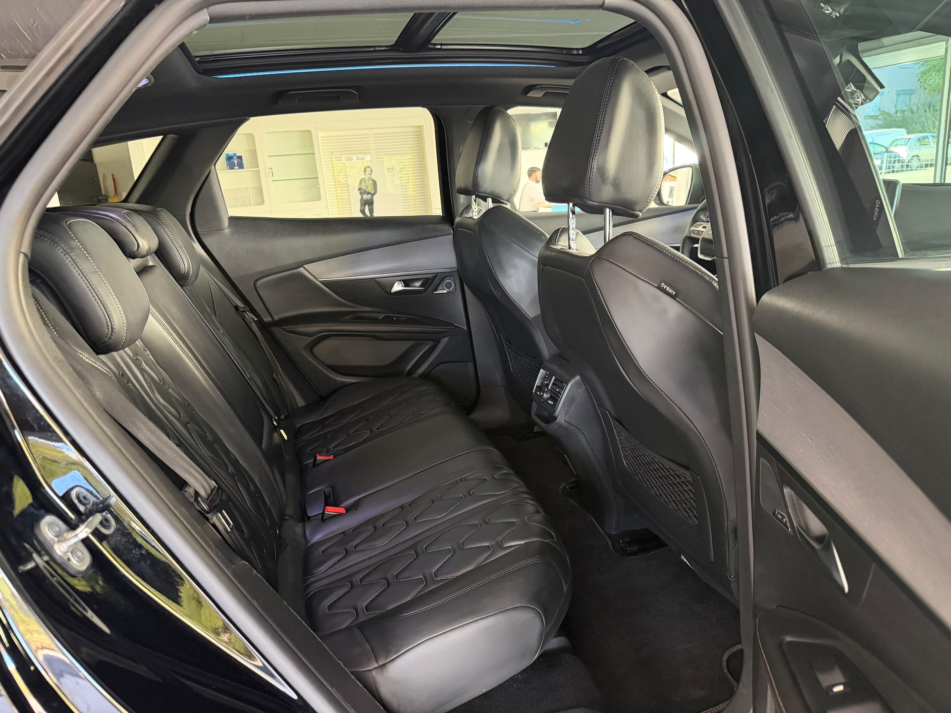 PEUGEOT 3008 2.0 BlueHDi GT EAT-image-17