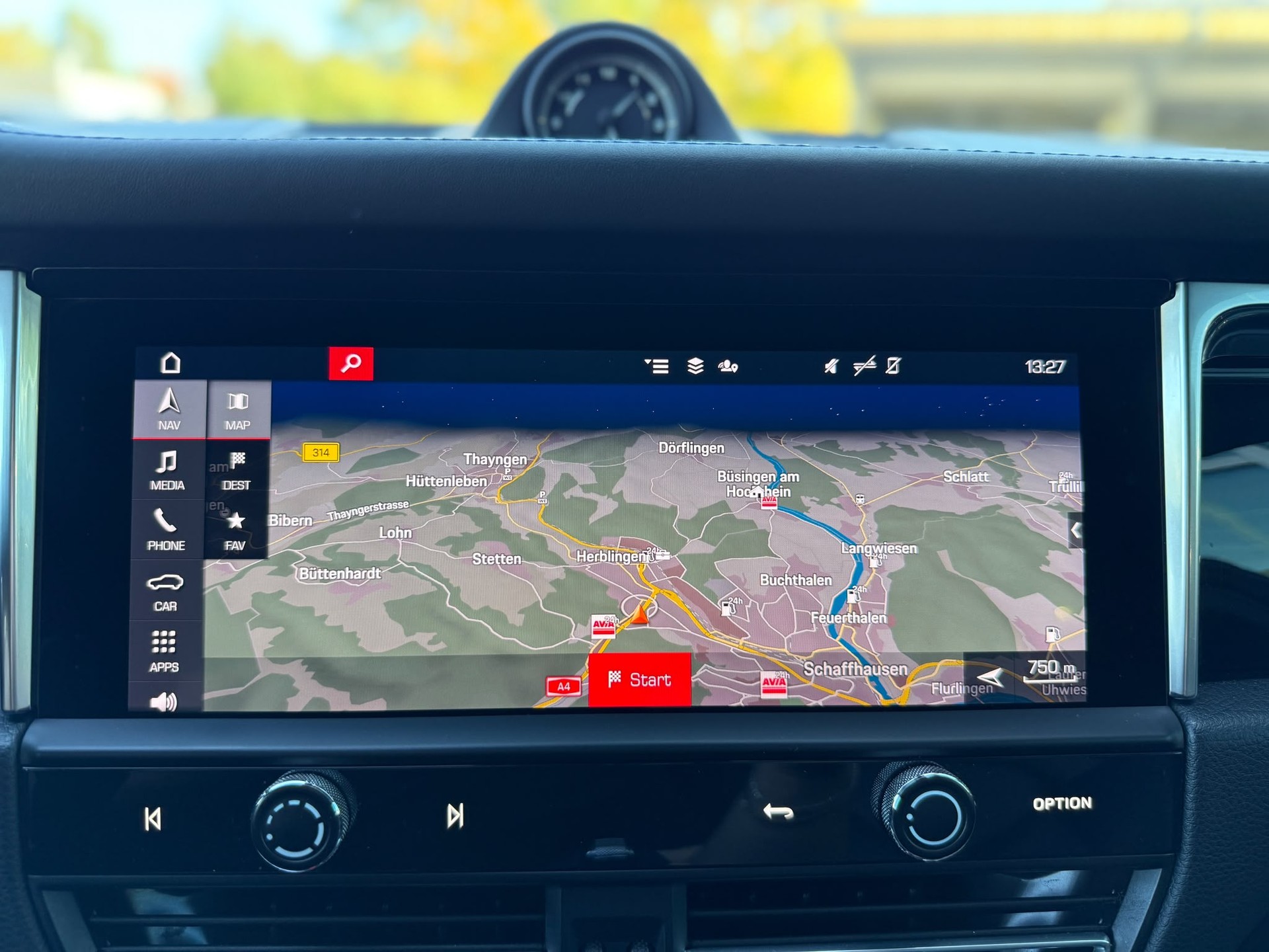 PORSCHE Macan S-image-11