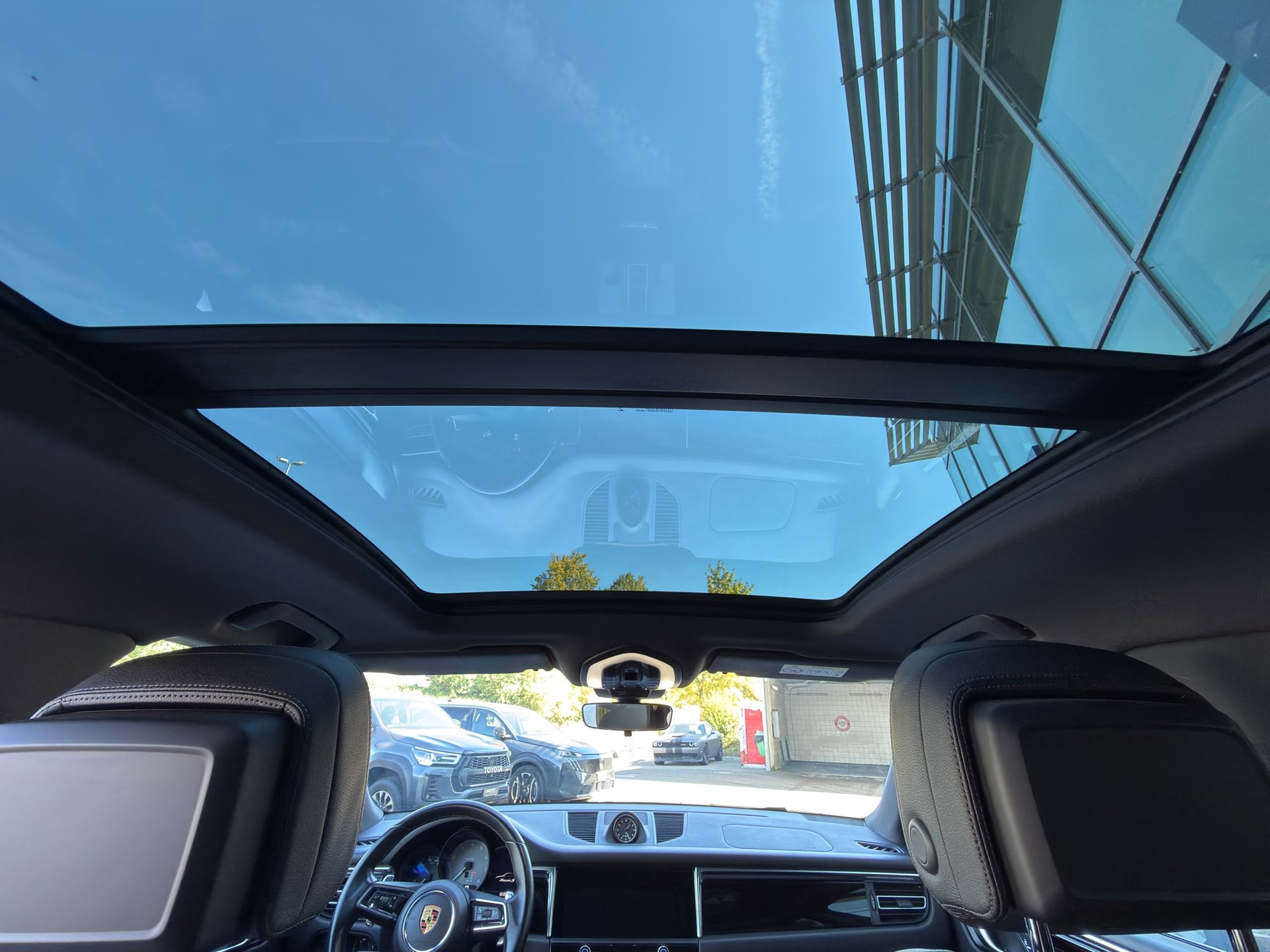 PORSCHE Macan S-image-10