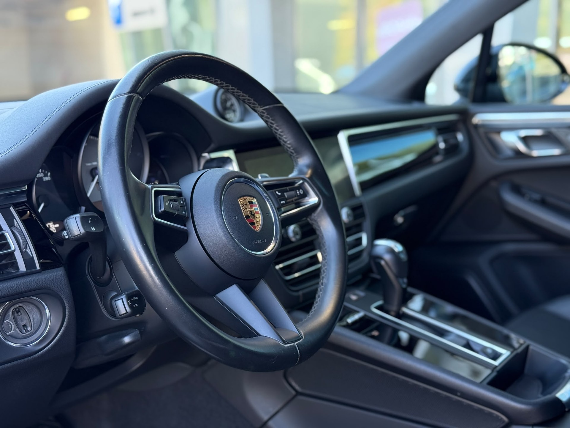 PORSCHE Macan S-image-6