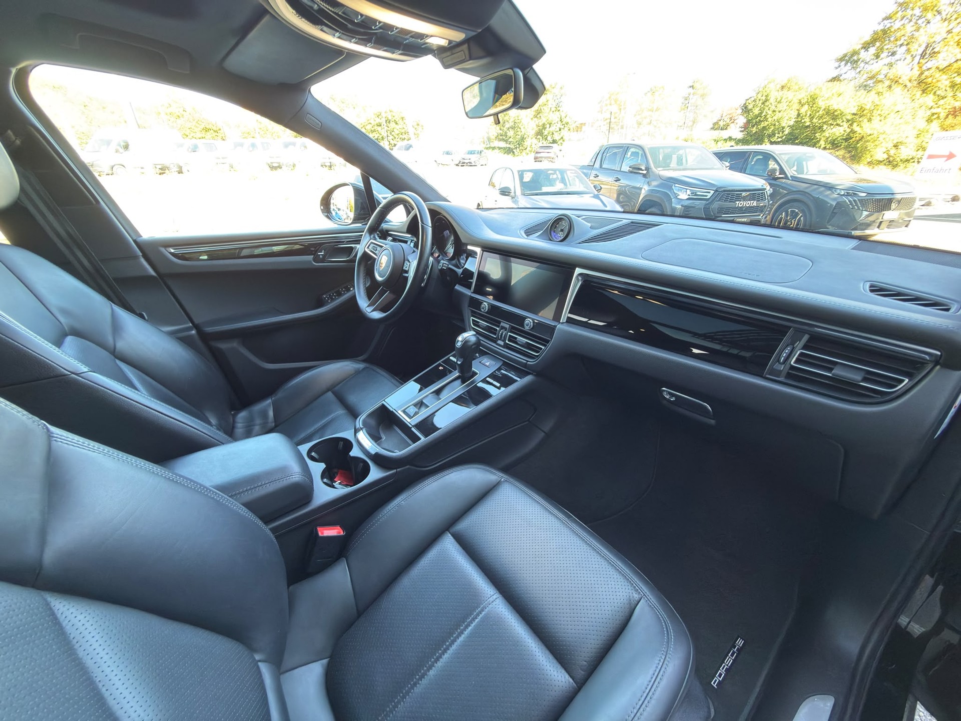 PORSCHE Macan S-image-8