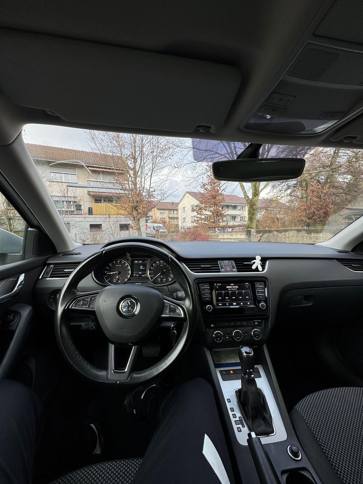 SKODA 1.6 TDI 110 Ambition DSG-image-5