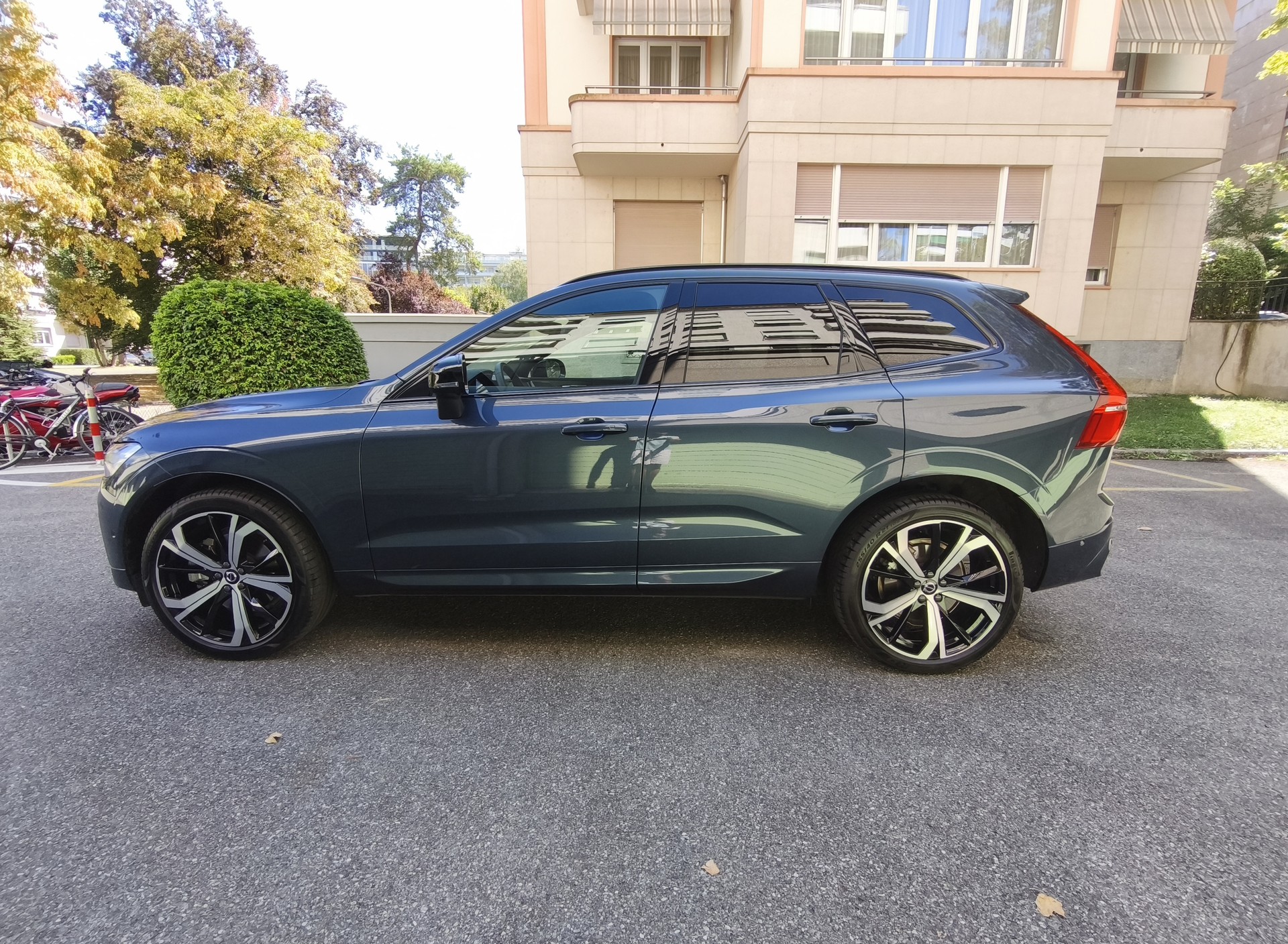 VOLVO 2.0 B5 MH Ultimate Dark AWD-image-2
