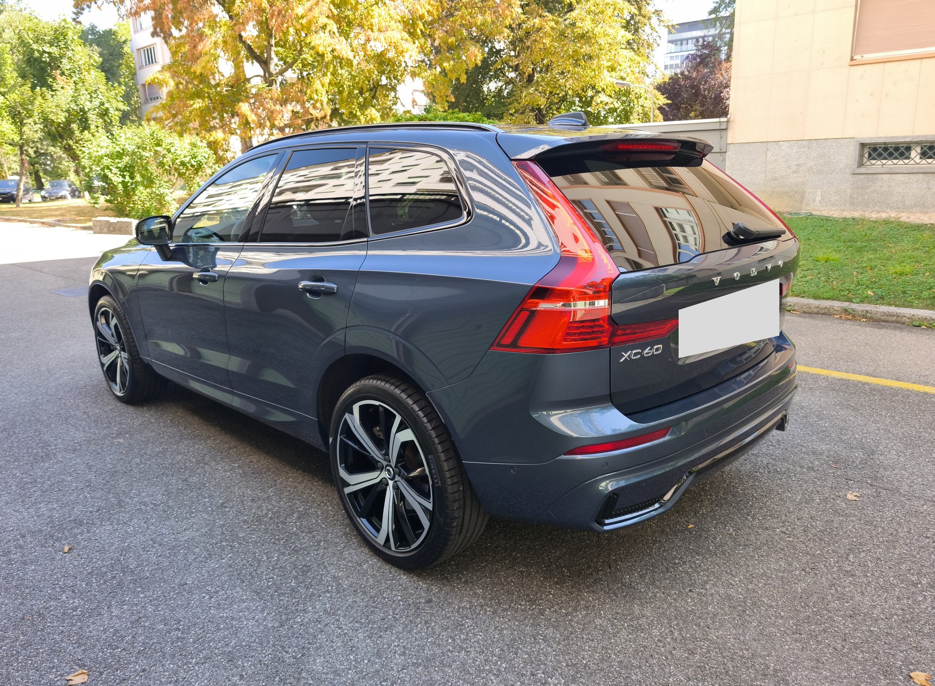 VOLVO 2.0 B5 MH Ultimate Dark AWD-image-1
