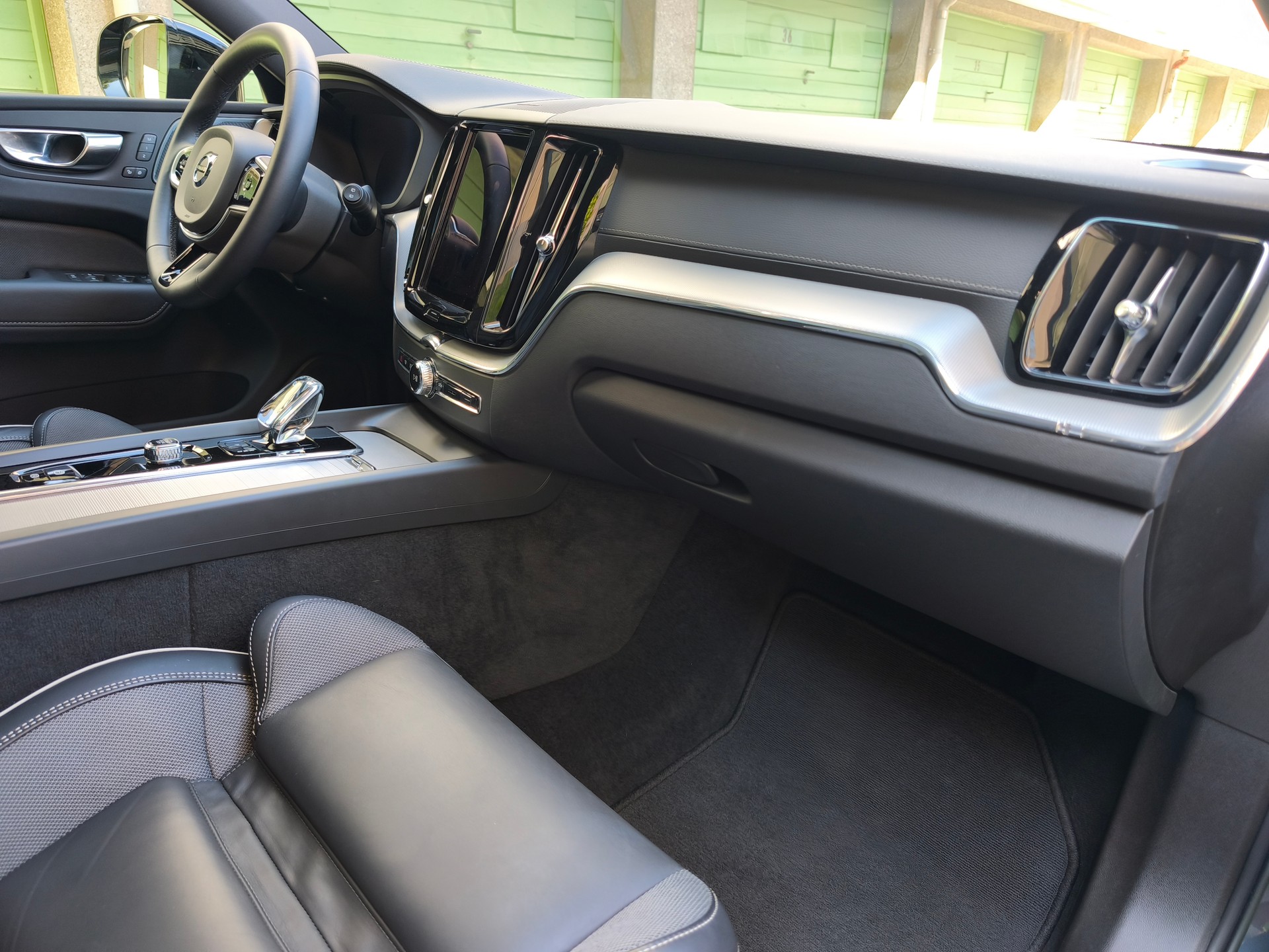 VOLVO 2.0 B5 MH Ultimate Dark AWD-image-5