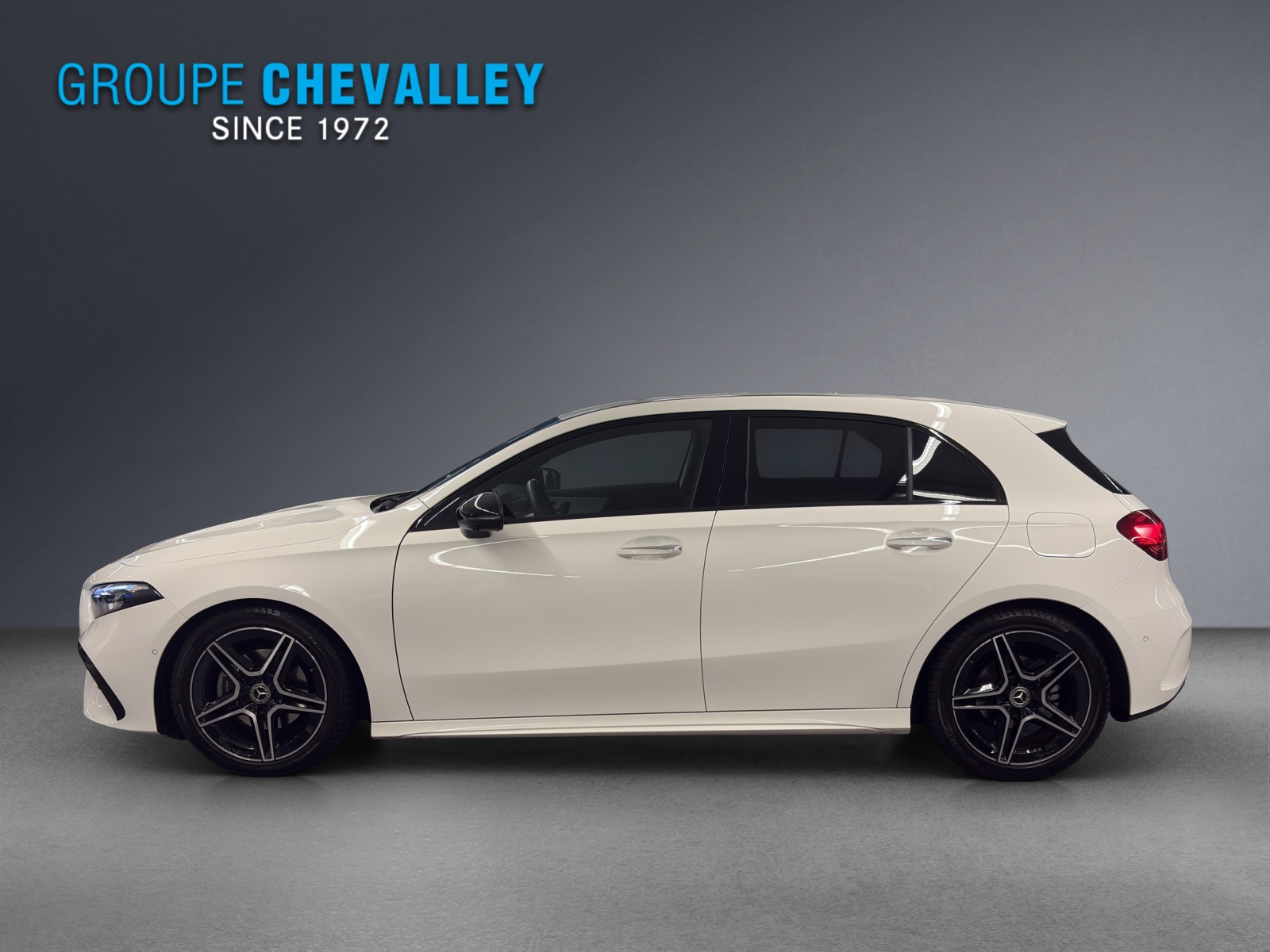 MERCEDES-BENZ A 180 Night Star 7G-DCT-showroom-element-2
