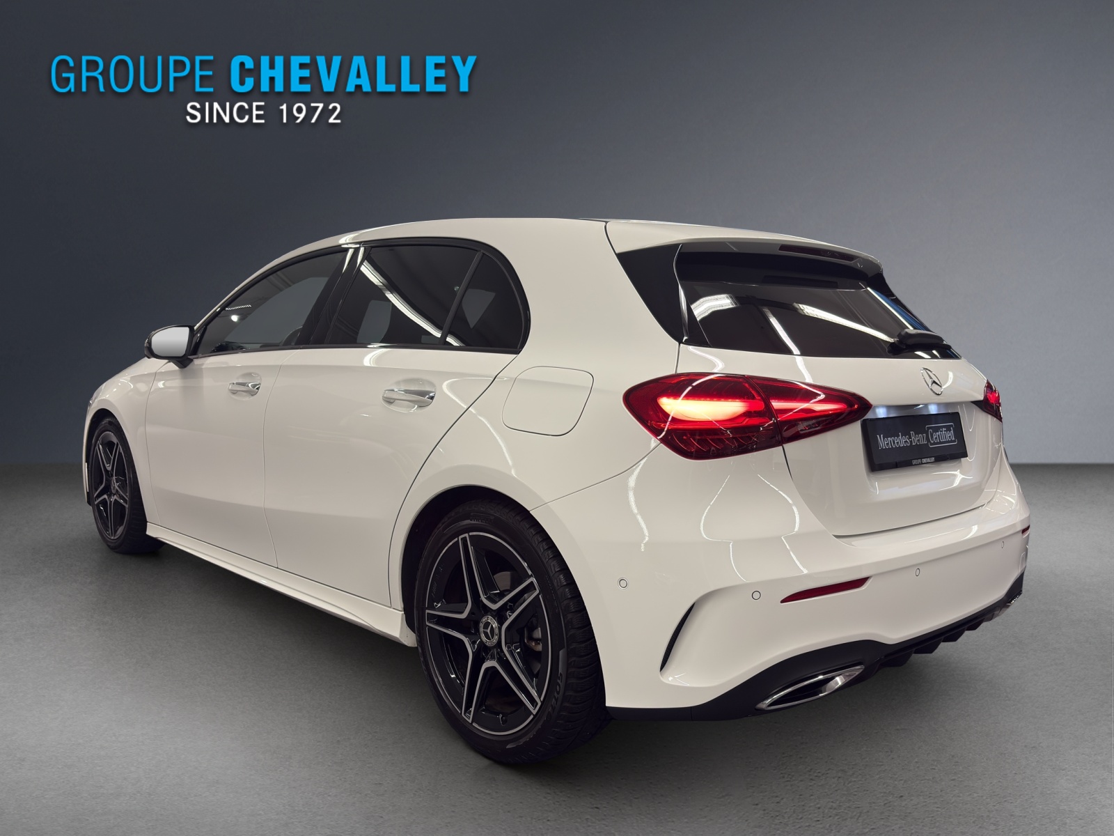 MERCEDES-BENZ A 180 Night Star 7G-DCT-showroom-element-1
