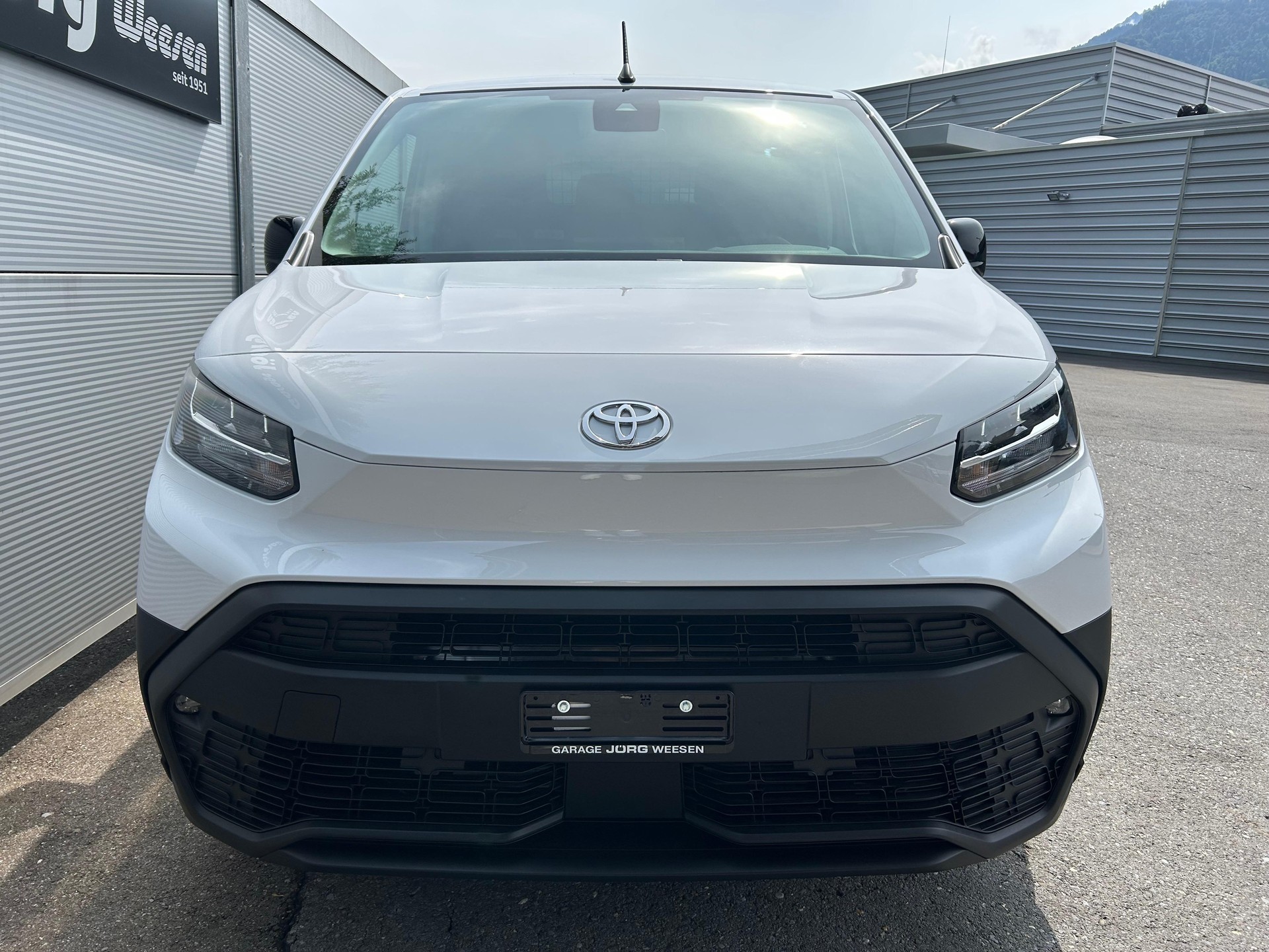 TOYOTA PROACE CITY Van L1 1.2 Active-image-1
