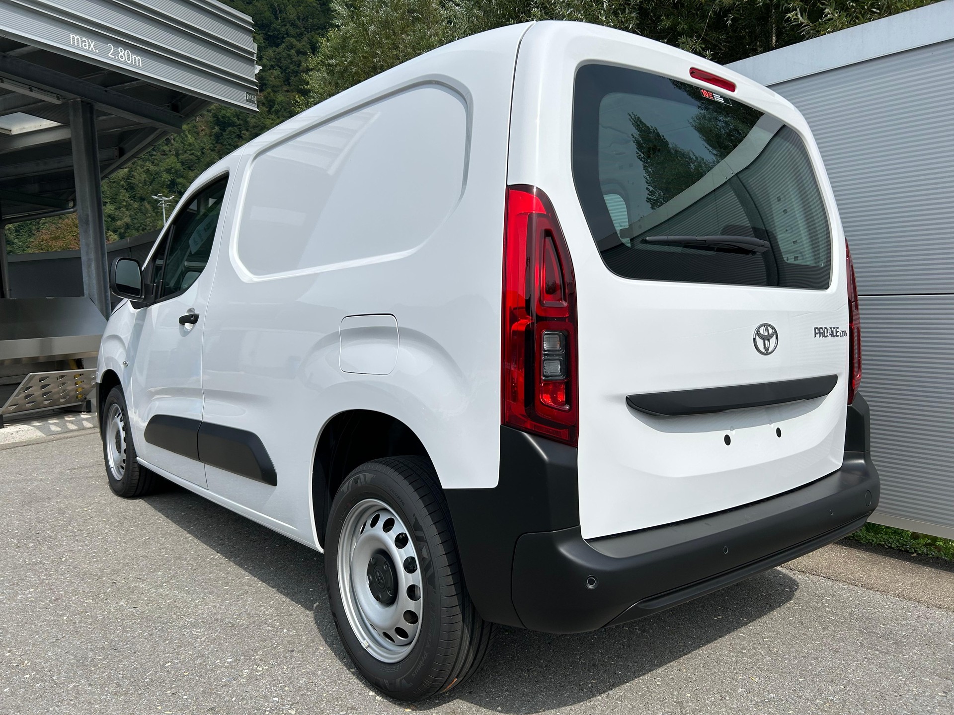 TOYOTA PROACE CITY Van L1 1.2 Active-image-3