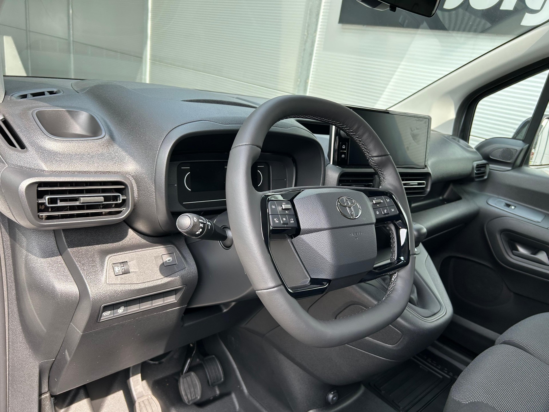 TOYOTA PROACE CITY Van L1 1.2 Active-image-7