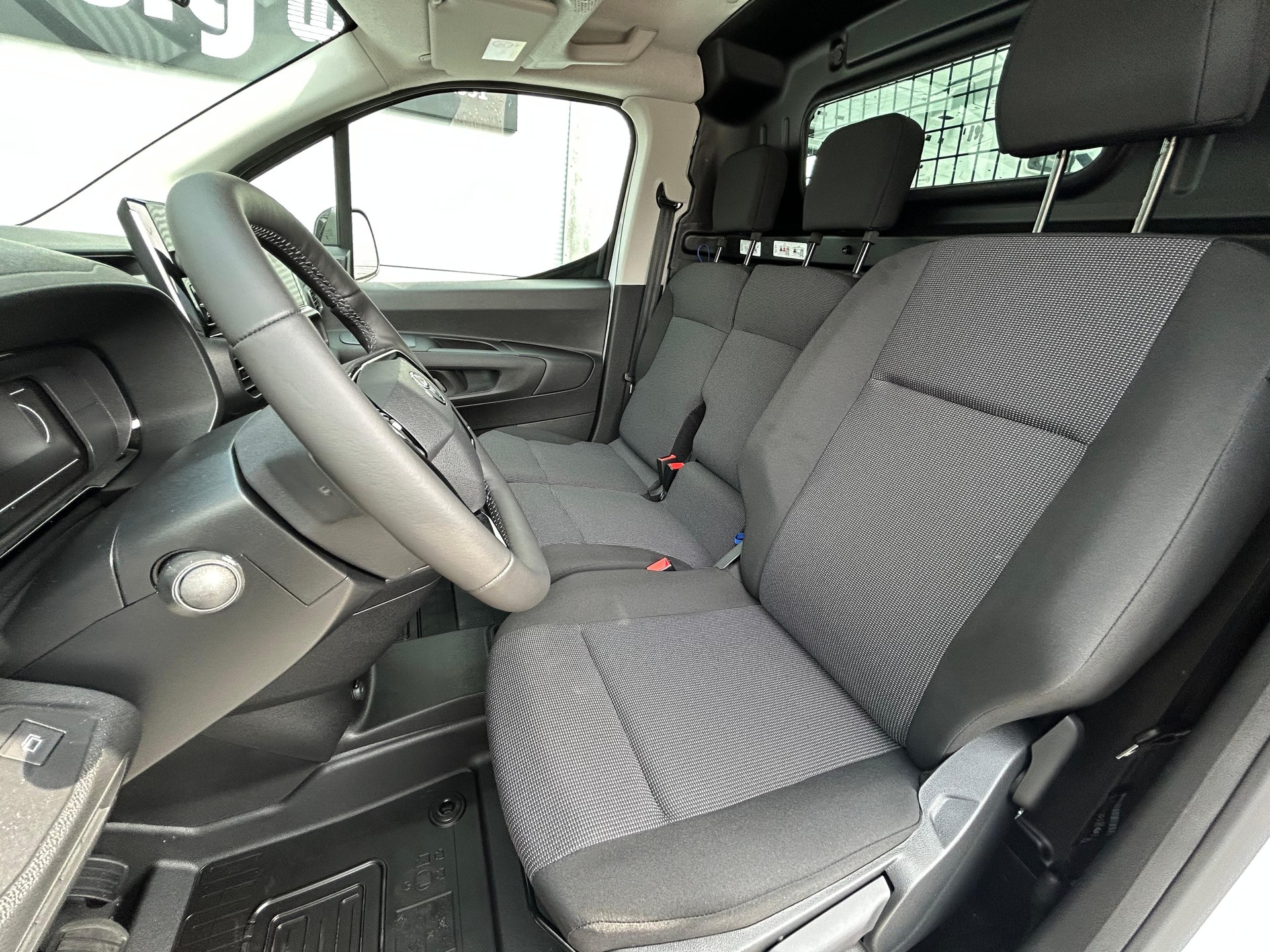 TOYOTA PROACE CITY Van L1 1.2 Active-image-6