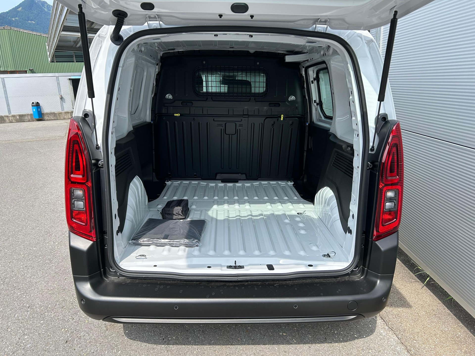 TOYOTA PROACE CITY Van L1 1.2 Active-image-5