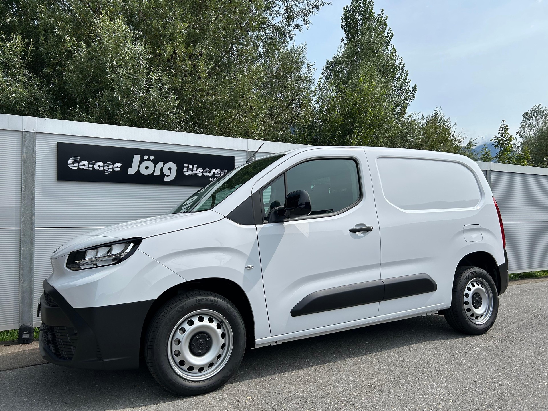TOYOTA PROACE CITY Van L1 1.2 Active-image-0