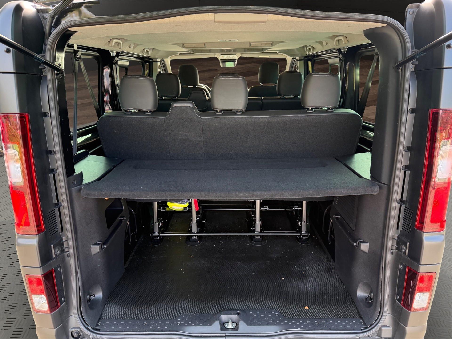 NISSAN Primastar dCi 170 2.8 L1H1 9 Pl. Tekna DCT-image-9