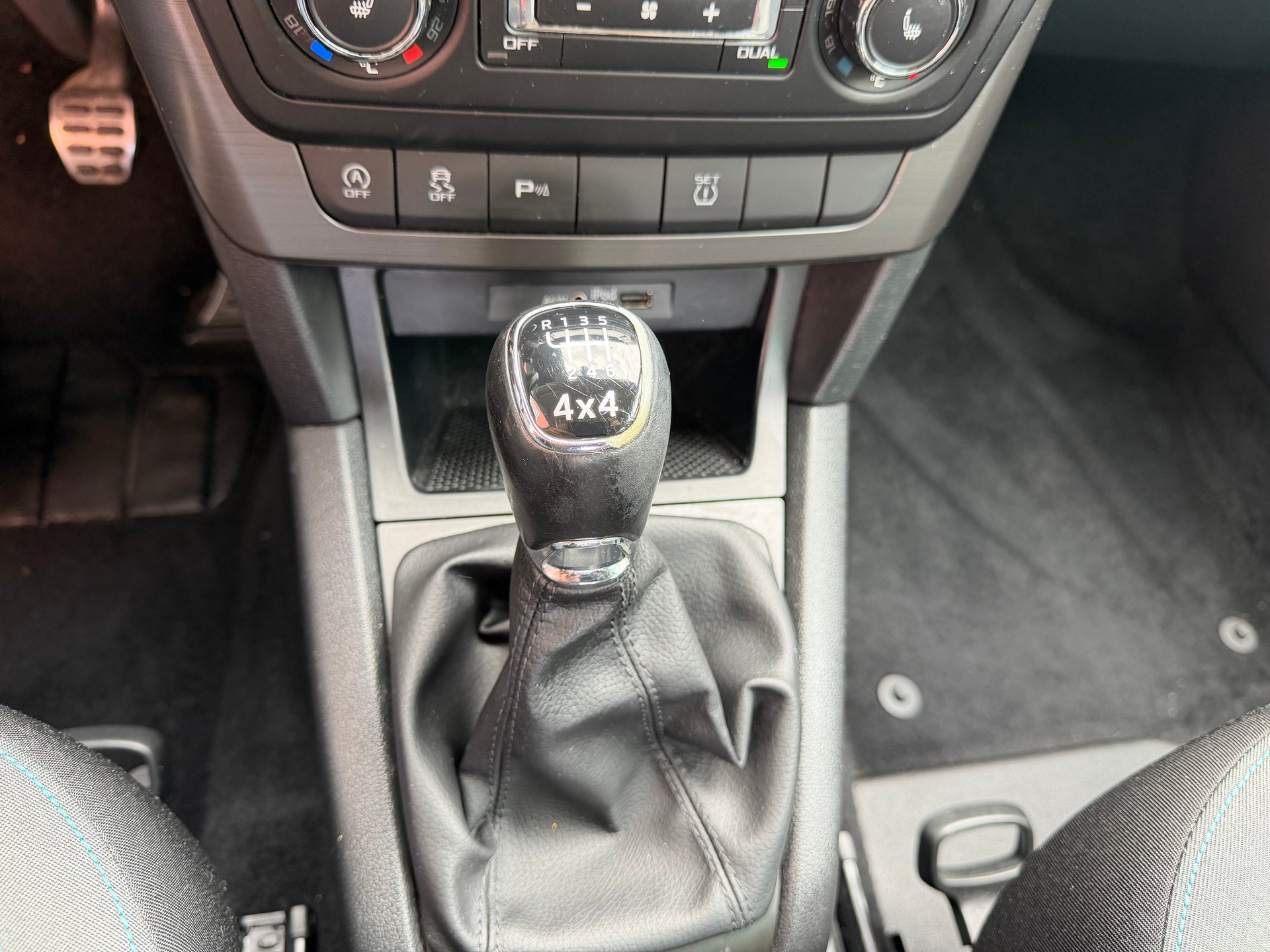 SKODA Yeti 1.4 TSI Swiss Joy 4x4-image-8
