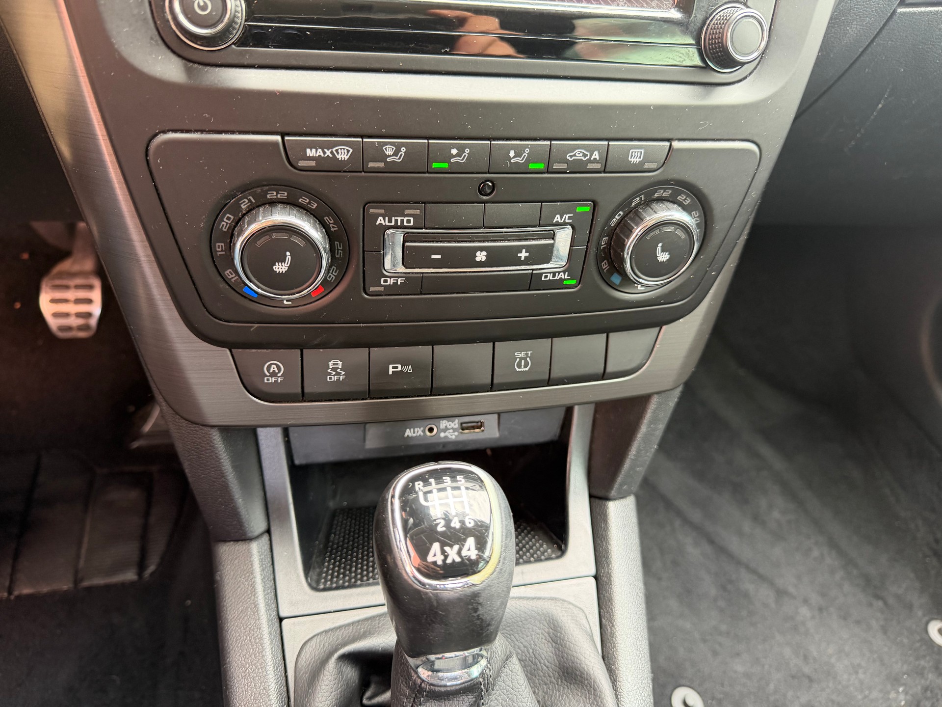 SKODA Yeti 1.4 TSI Swiss Joy 4x4-image-9