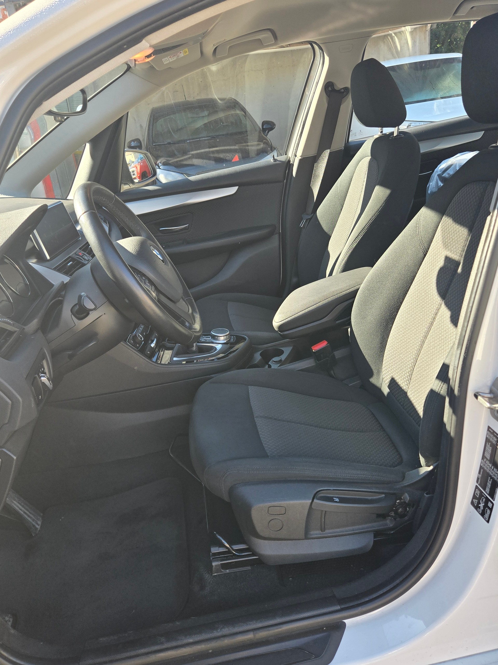BMW 218d xDrive Active Tourer Steptronic Sport Line-image-12