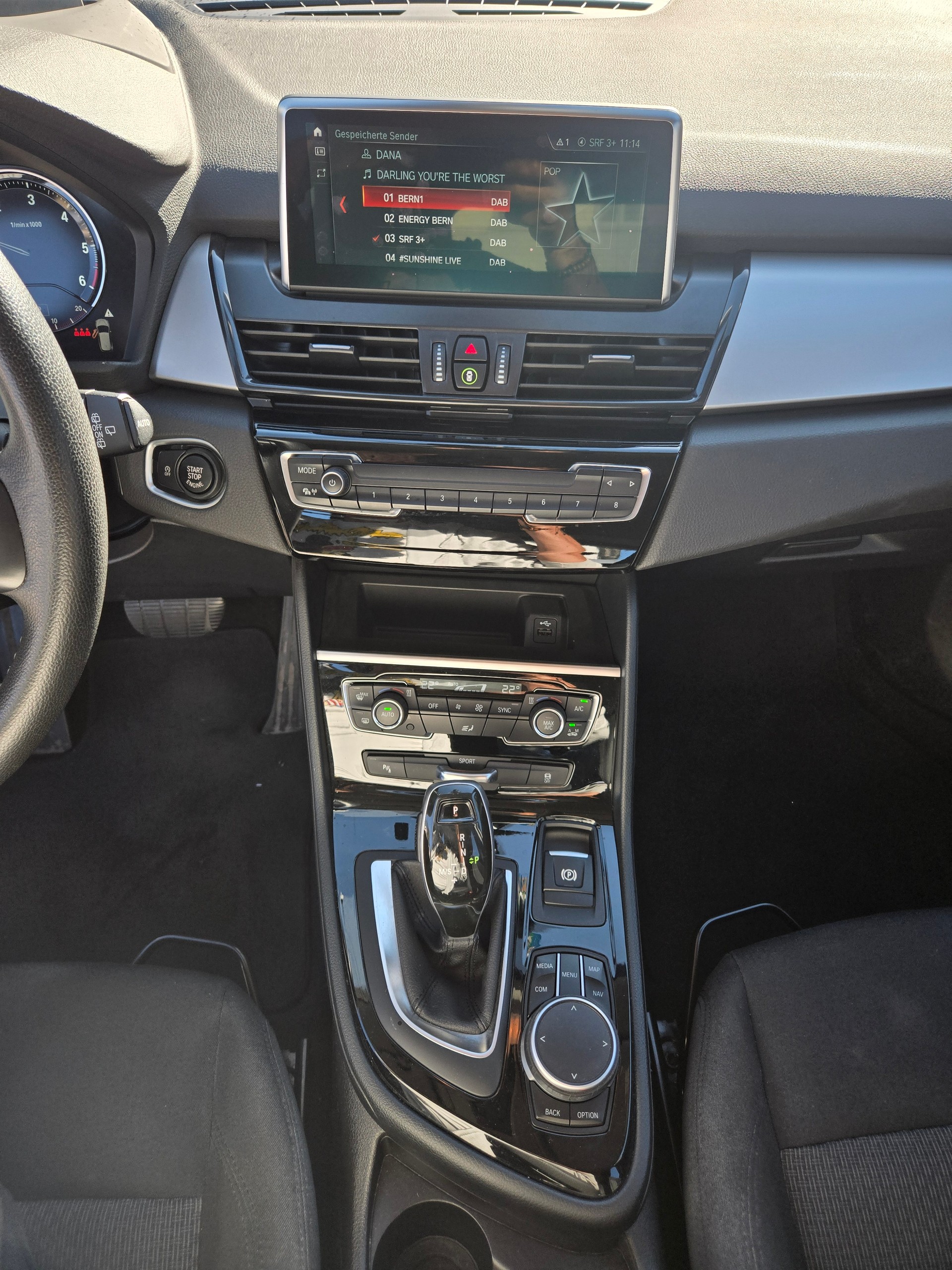 BMW 218d xDrive Active Tourer Steptronic Sport Line-image-10