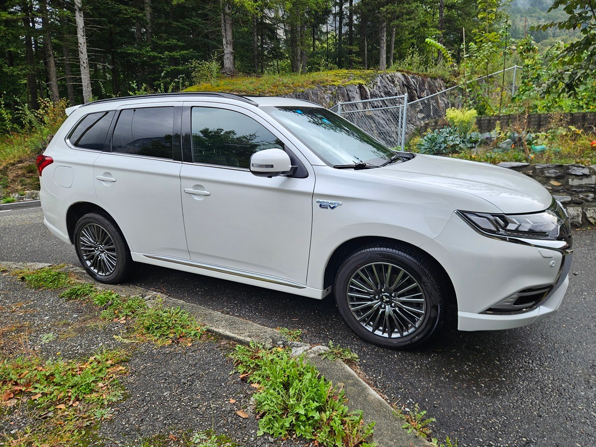 MITSUBISHI 2.4 PHEV Diamond S-Edition-image-1