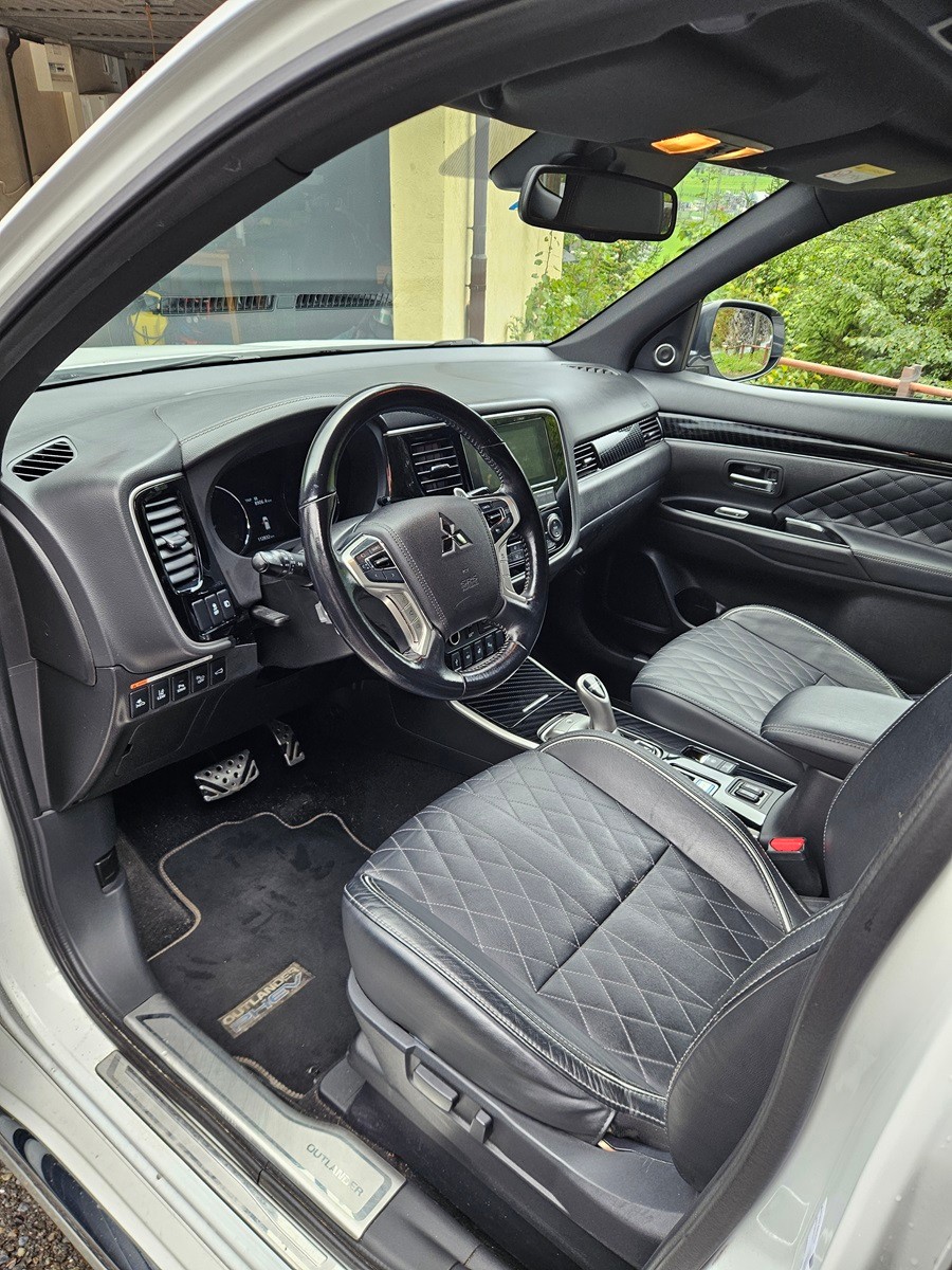 MITSUBISHI 2.4 PHEV Diamond S-Edition-image-6