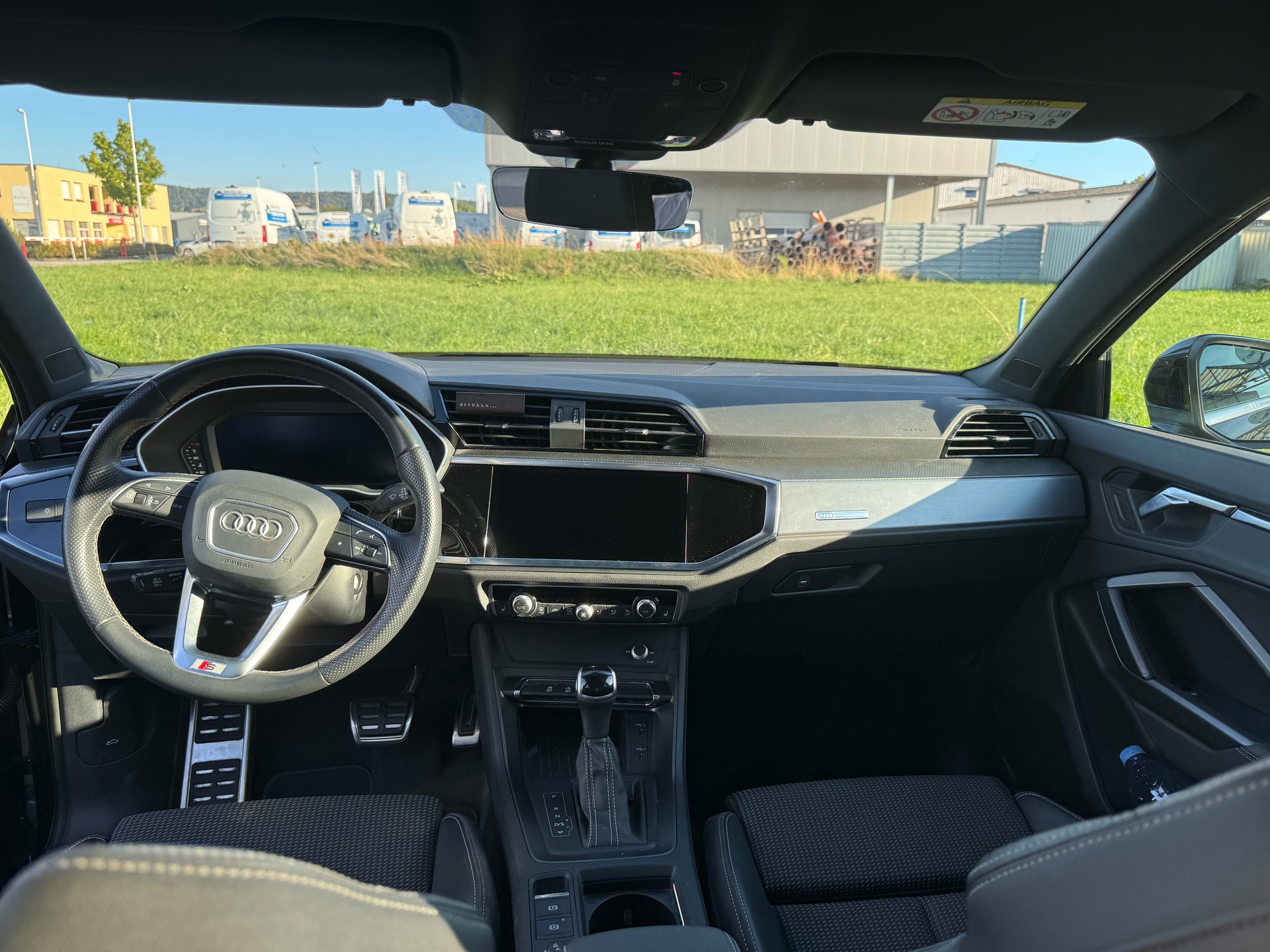 AUDI 35 TFSI S line Attraction S-Tronic-image-4