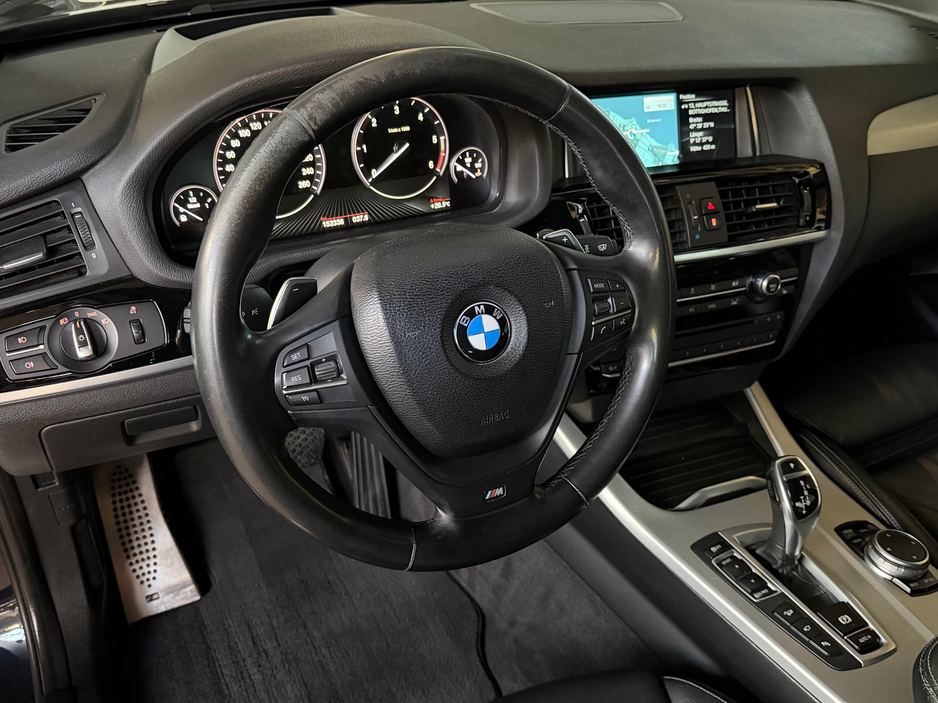 BMW X4 xDrive 30d M-Sport- & Aerodynamikpaket / Steptronic Automat-image-3