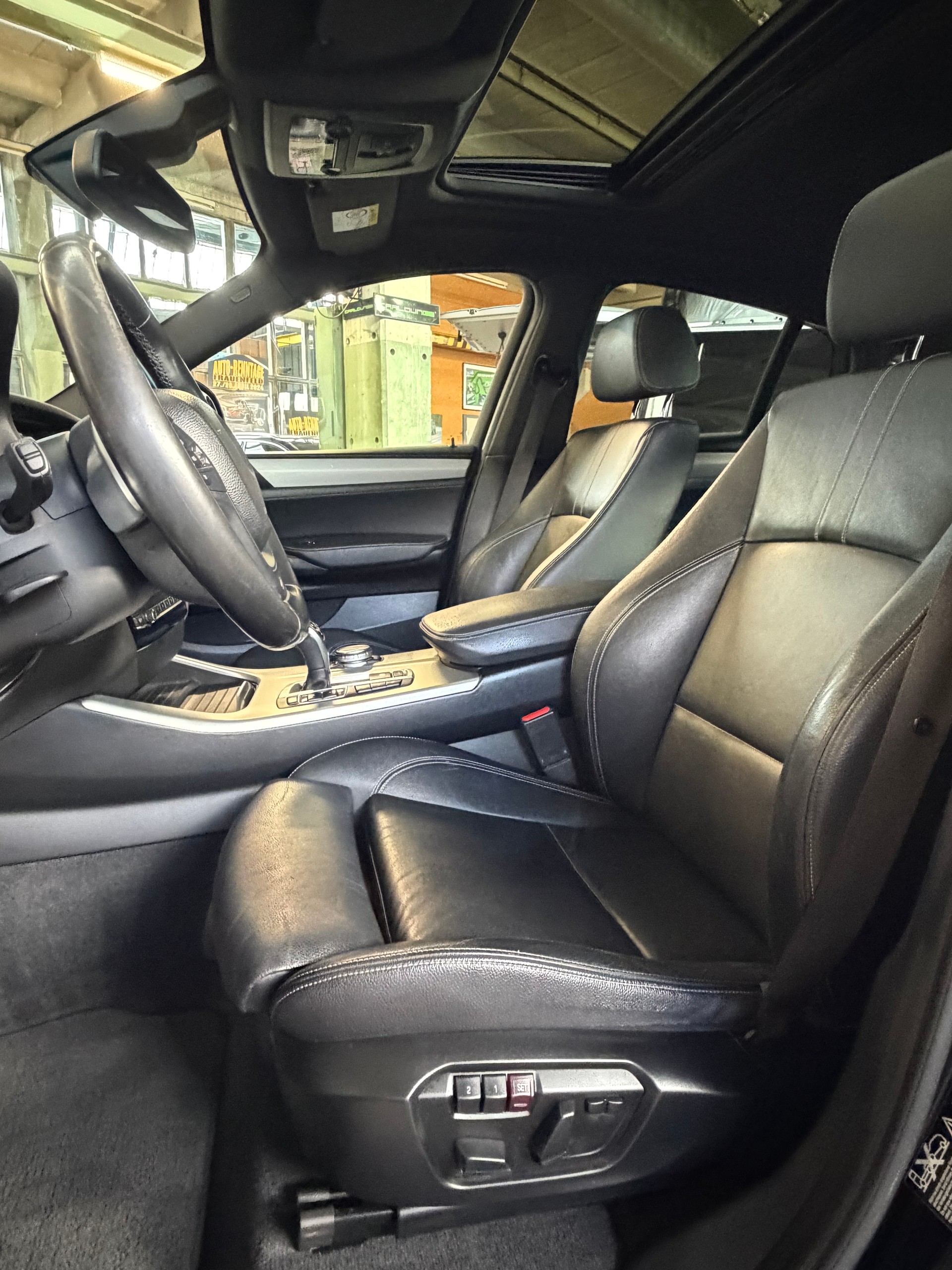 BMW X4 xDrive 30d M-Sport- & Aerodynamikpaket / Steptronic Automat-image-21