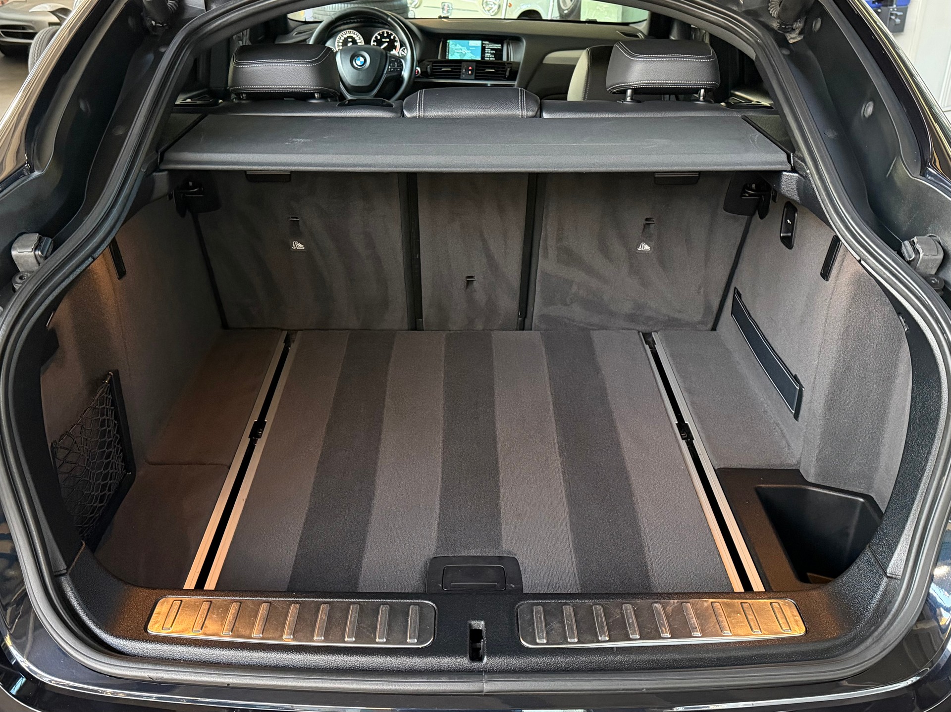 BMW X4 xDrive 30d M-Sport- & Aerodynamikpaket / Steptronic Automat-image-12