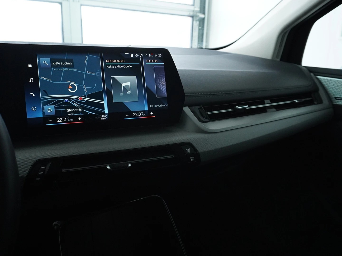 BMW 218d Active Tourer M Sport DKG-image-8