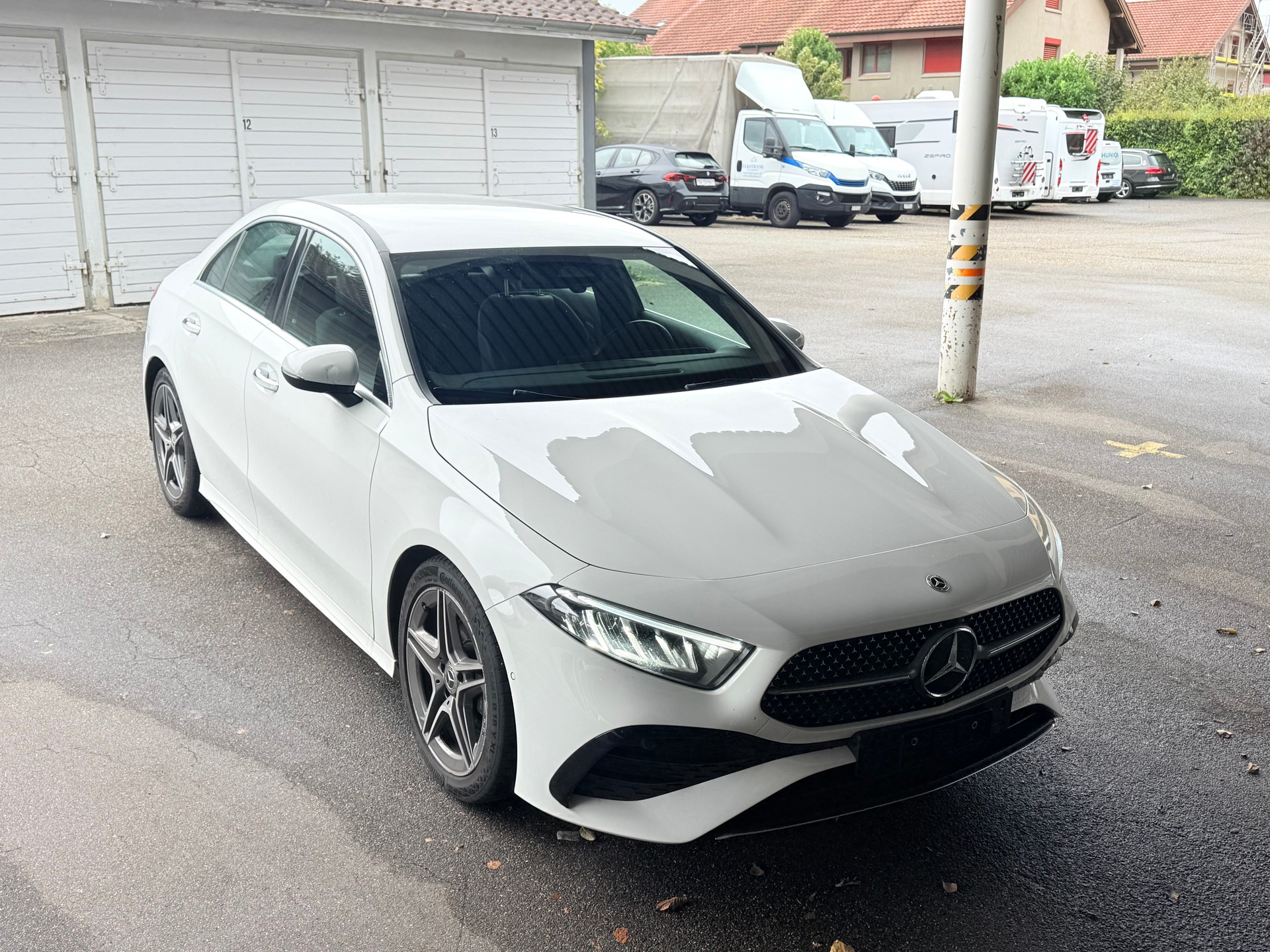 MERCEDES-BENZ A 200 AMG Line 7G-DCT-image-2