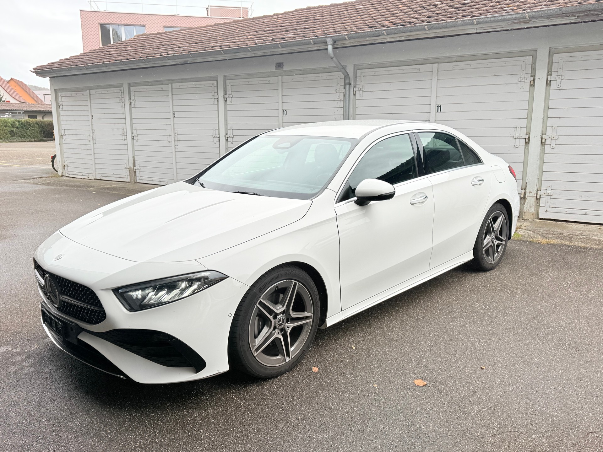 MERCEDES-BENZ A 200 AMG Line 7G-DCT-image-9