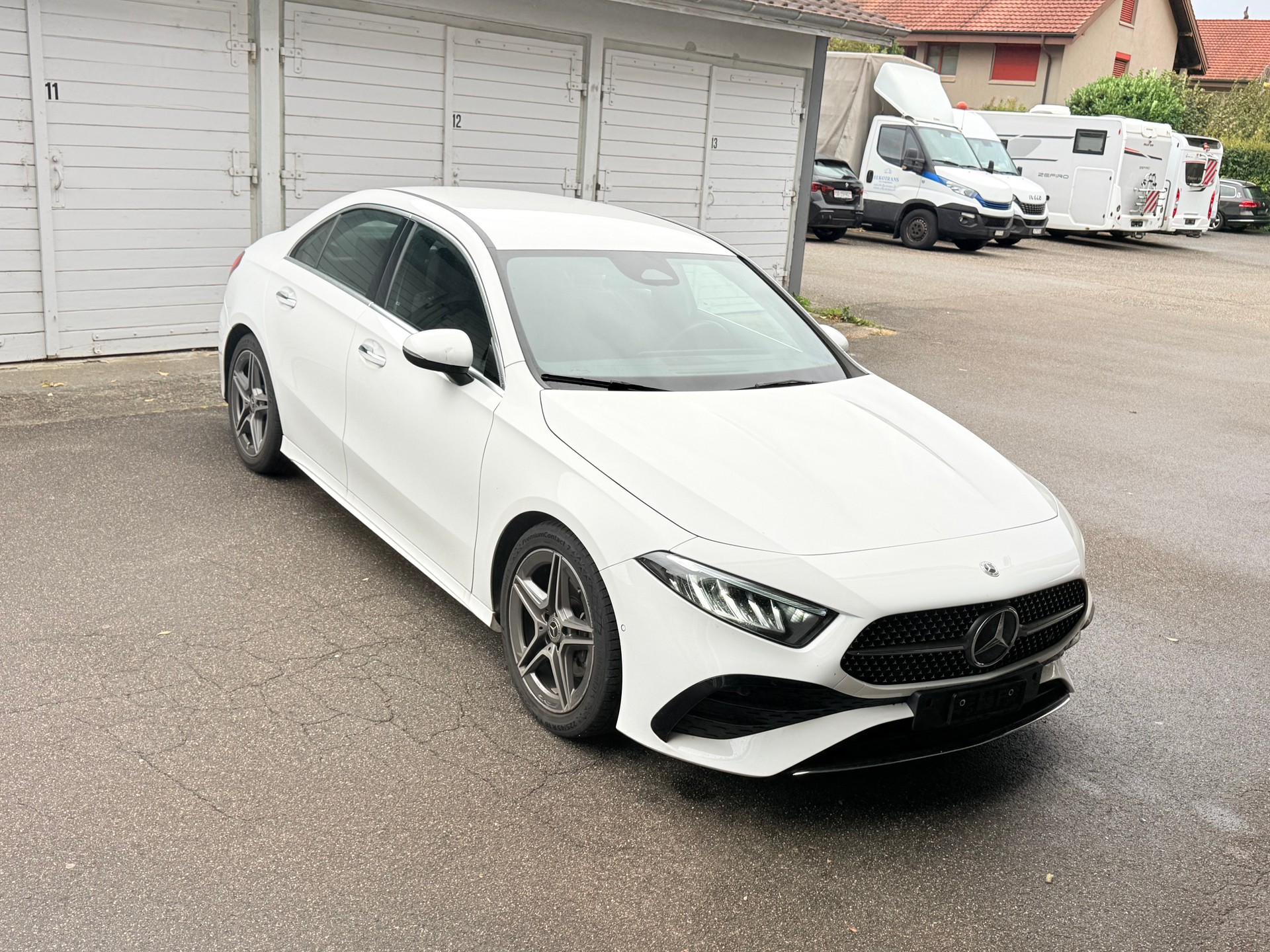 MERCEDES-BENZ A 200 AMG Line 7G-DCT-image-5