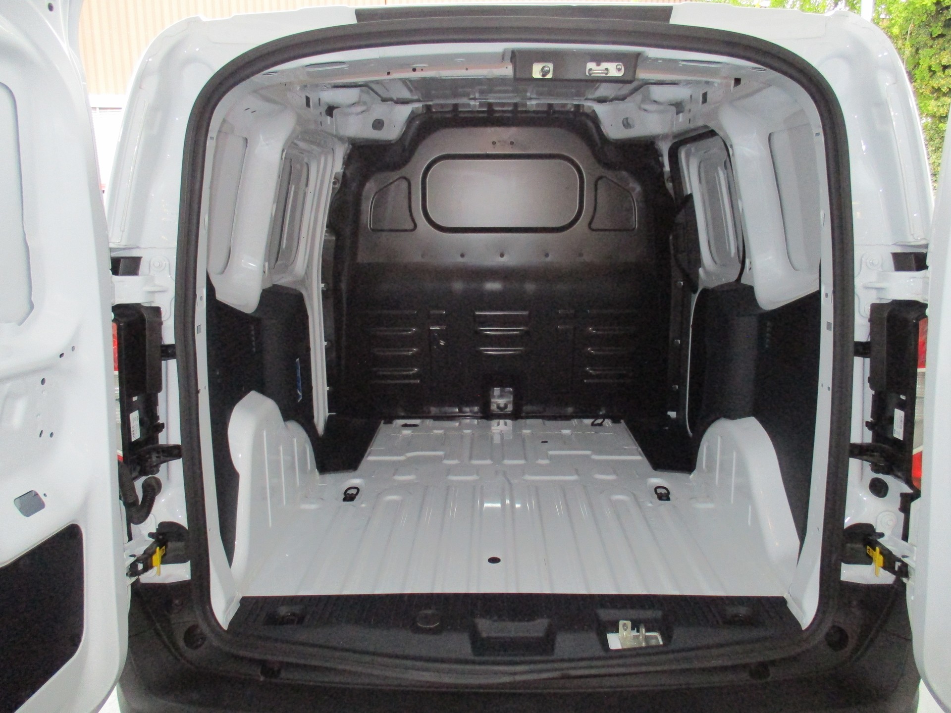 FORD Transit Courier Van 1.0 EcoBoost Trend Automat-image-8