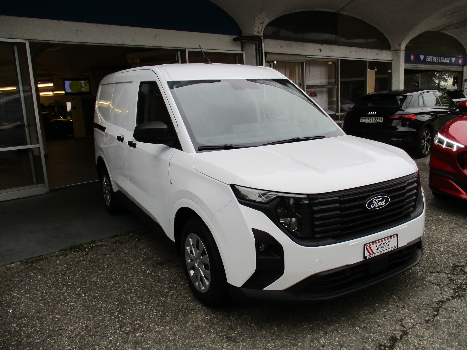 FORD Transit Courier Van 1.0 EcoBoost Trend Automat-image-4