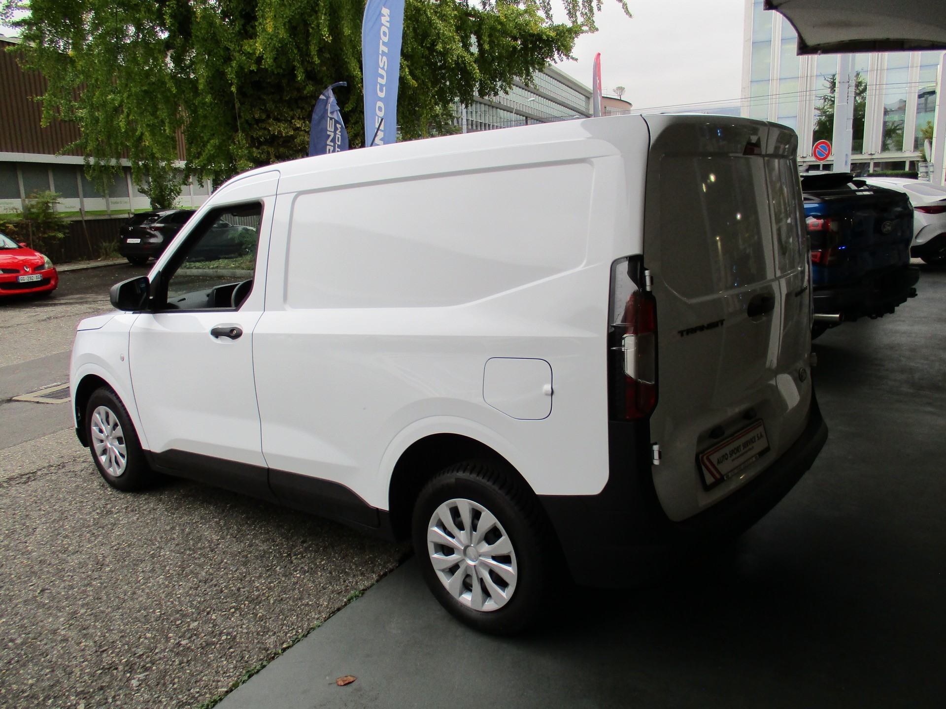 FORD Transit Courier Van 1.0 EcoBoost Trend Automat-image-2