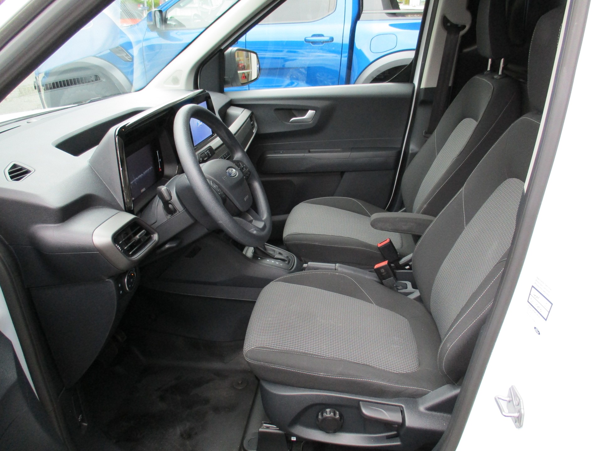 FORD Transit Courier Van 1.0 EcoBoost Trend Automat-image-5