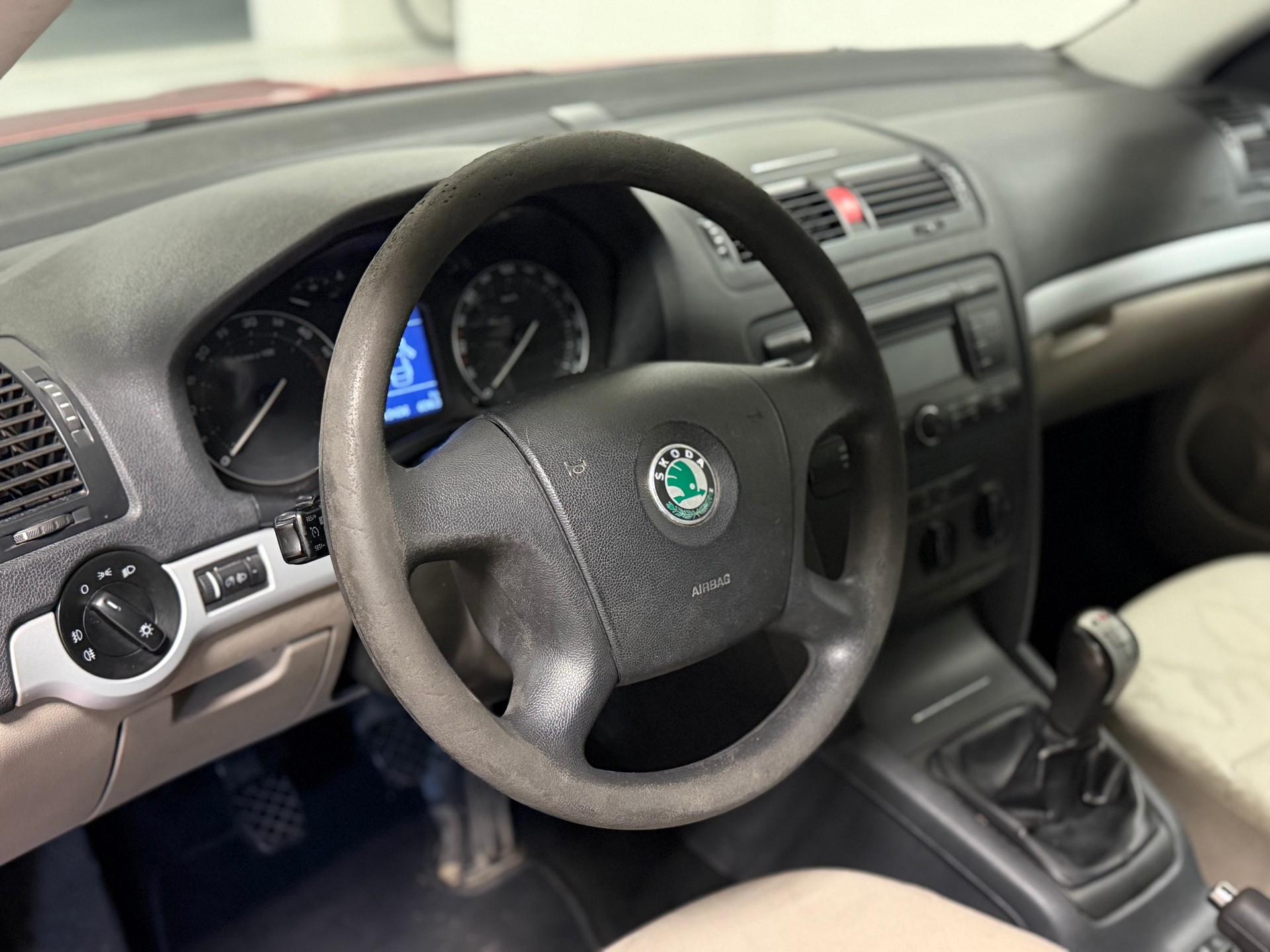 SKODA Octavia 1.9 TDI Swiss Ice Hockey 4x4-image-12