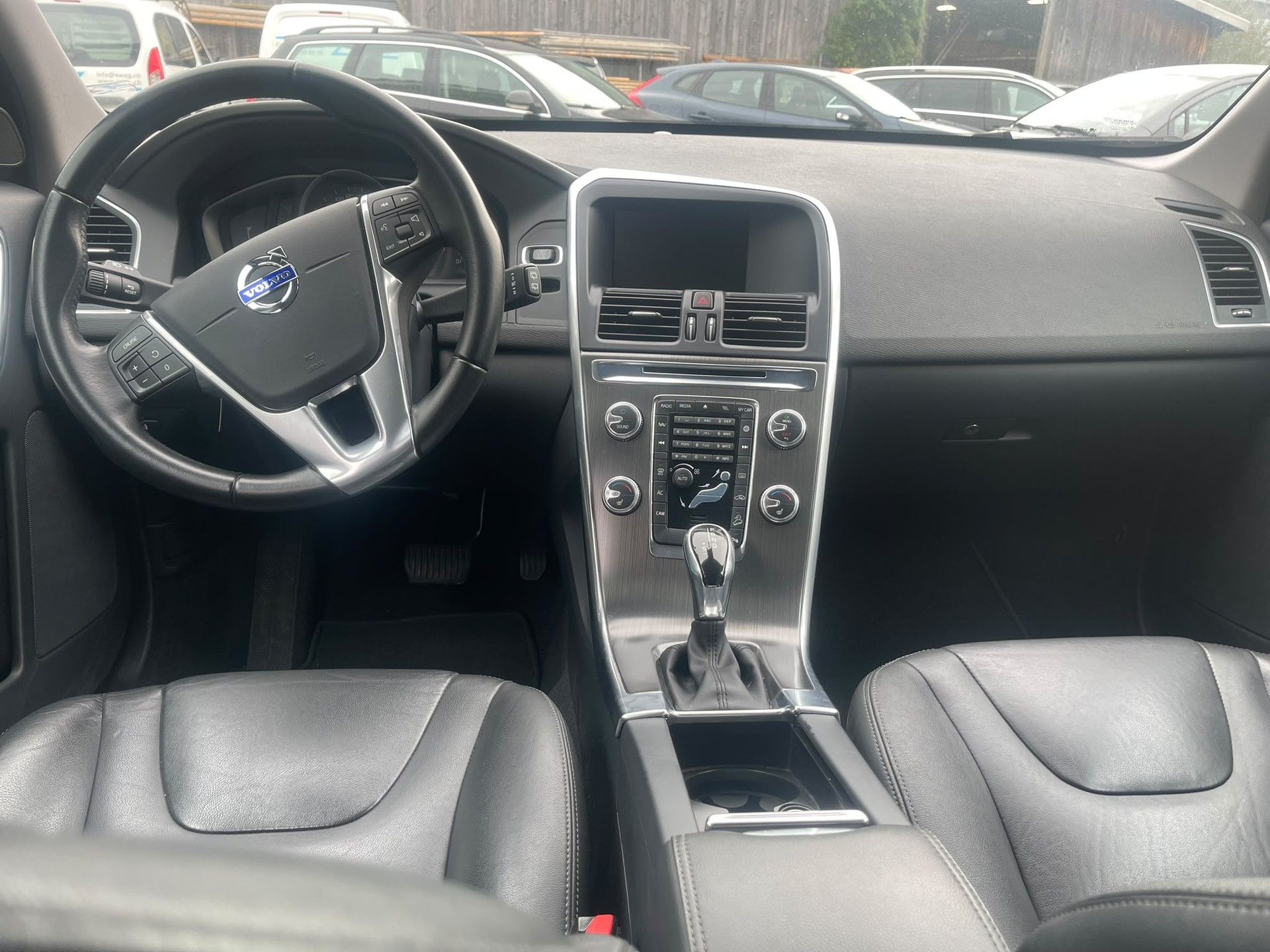 VOLVO XC60 D4 AWD Summum Geartronic-image-8