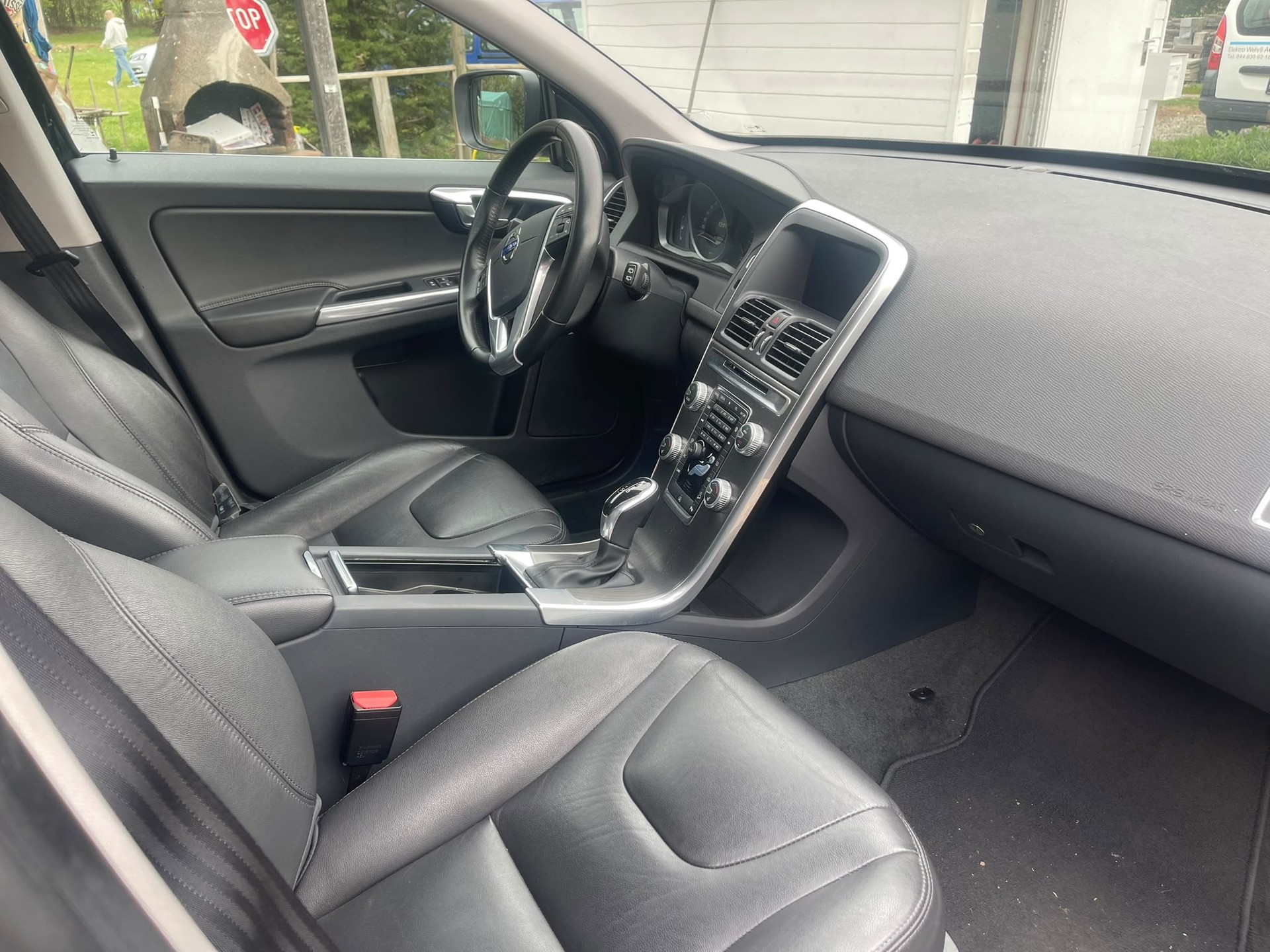 VOLVO XC60 D4 AWD Summum Geartronic-image-9