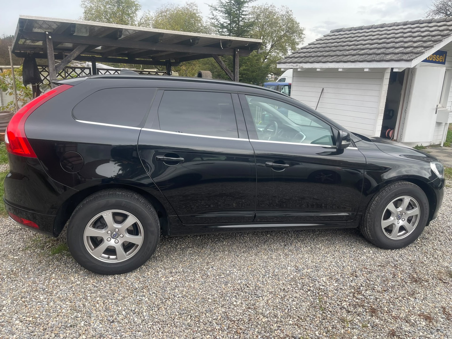 VOLVO XC60 D4 AWD Summum Geartronic-image-6