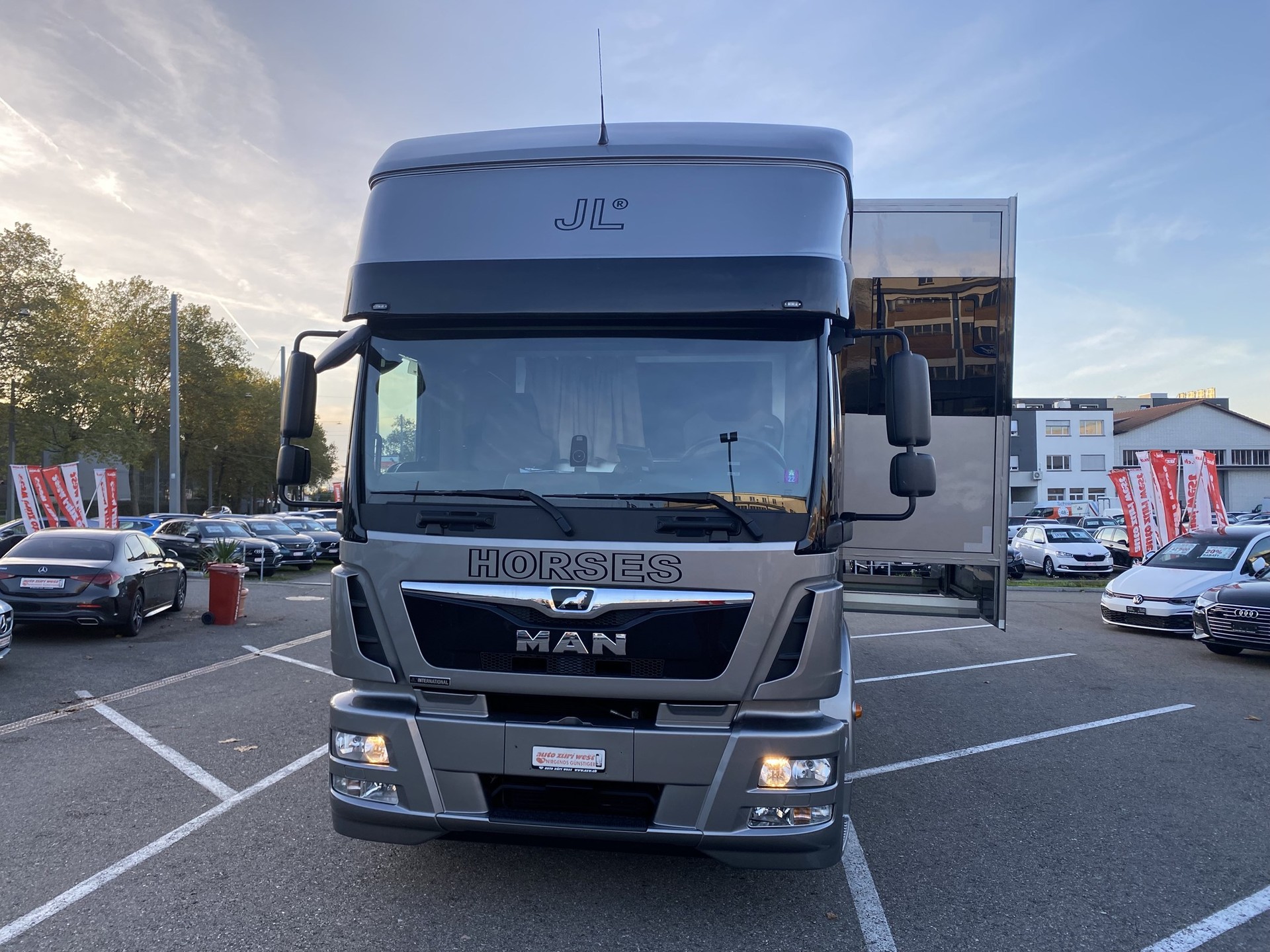 MAN TGM 15.290 Pferdetransporter 5 Pferde POP-OUT-showroom-element-3