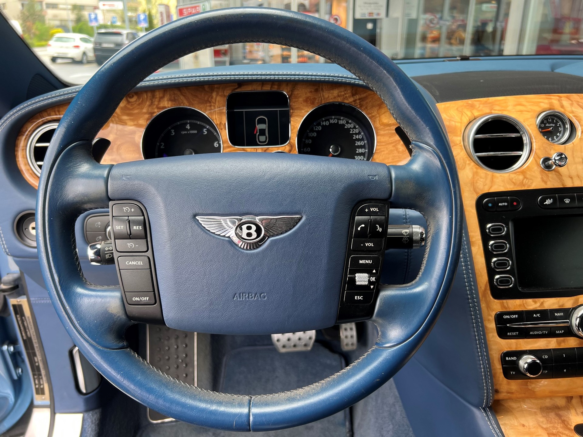 BENTLEY Continental GT 6.0 W12-image-6